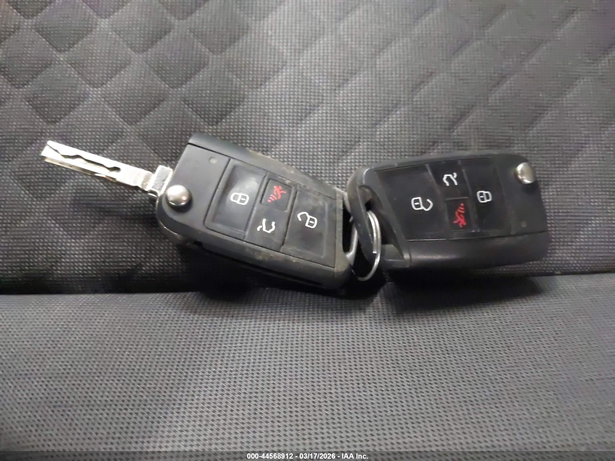 VOLKSWAGEN TIGUAN image 11