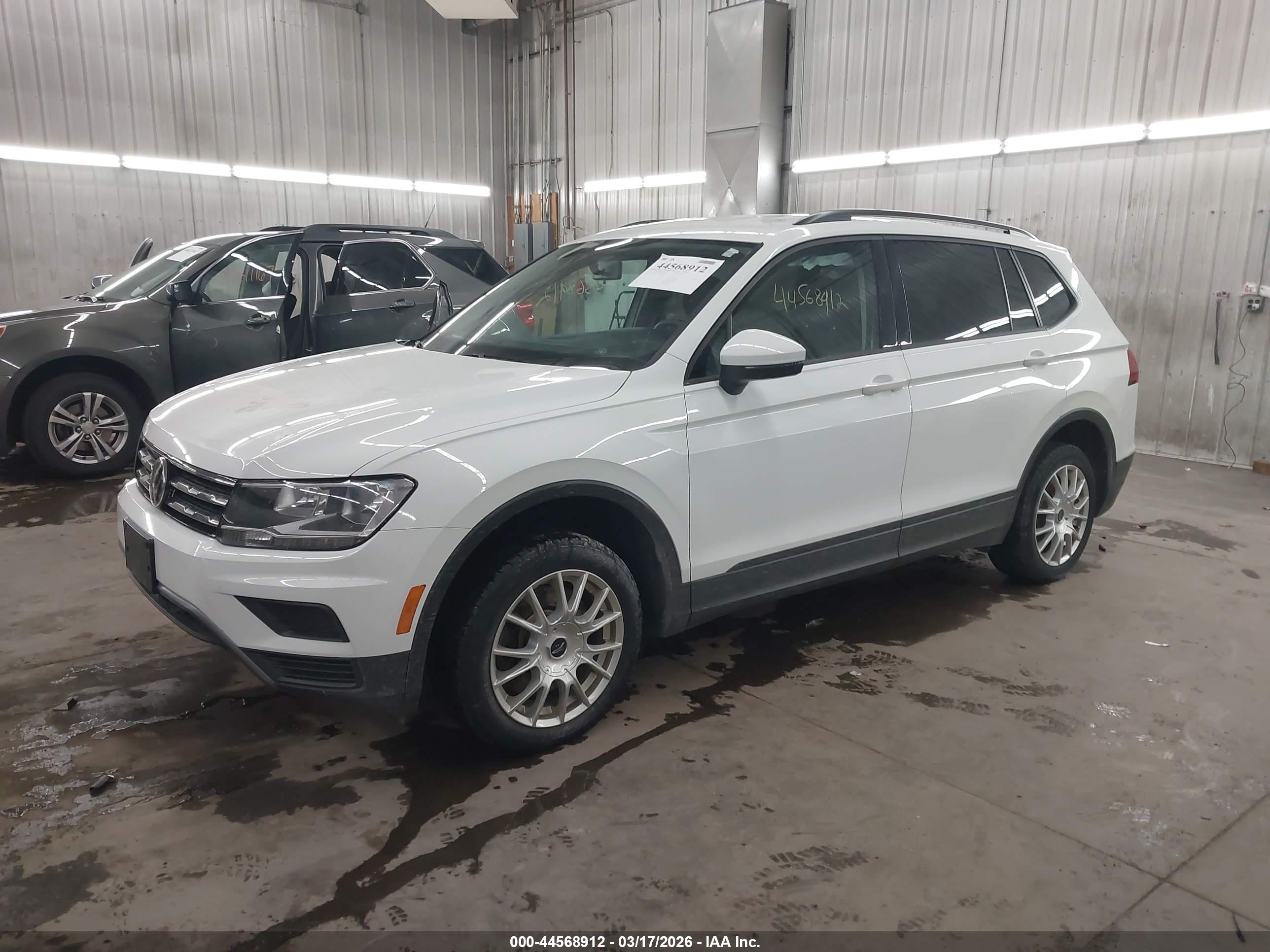 VOLKSWAGEN TIGUAN image 2