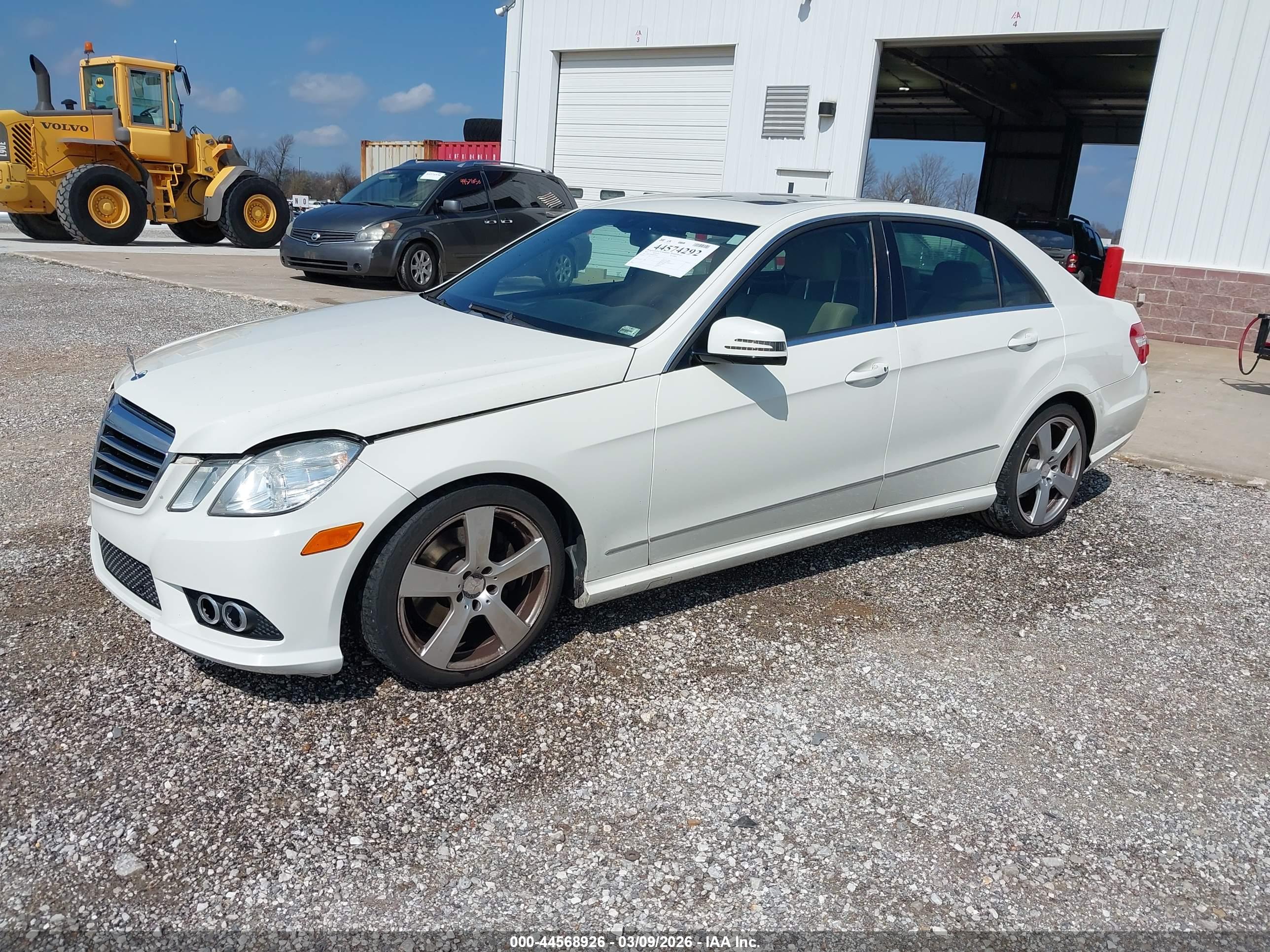 MERCEDES-BENZ E image 2