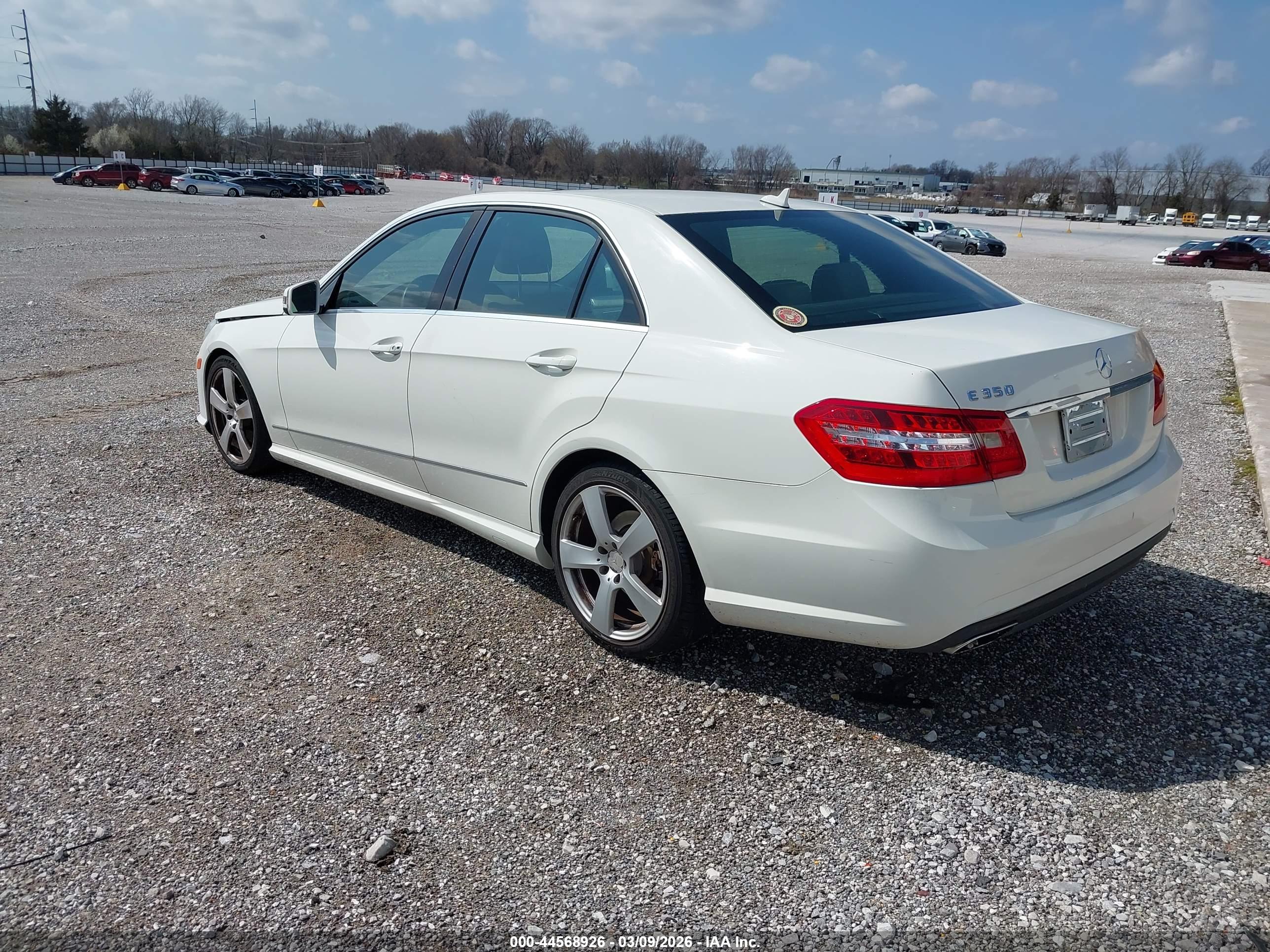 MERCEDES-BENZ E image 3