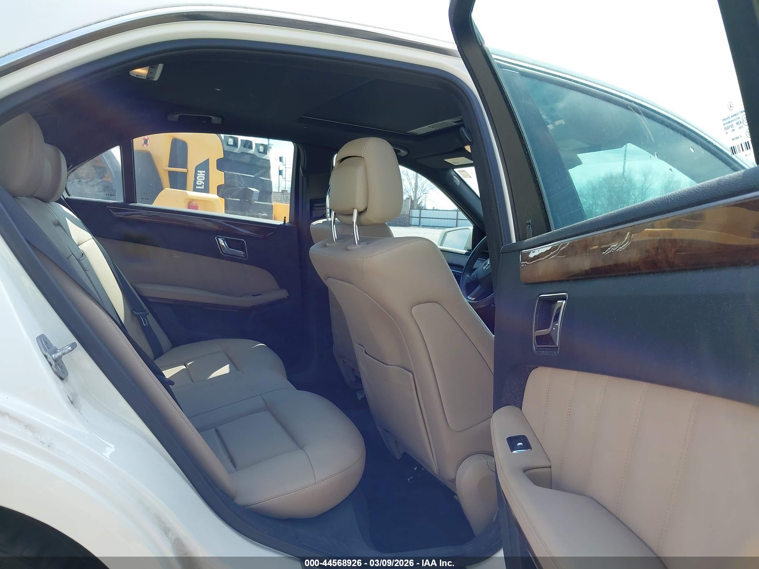 MERCEDES-BENZ E image 8