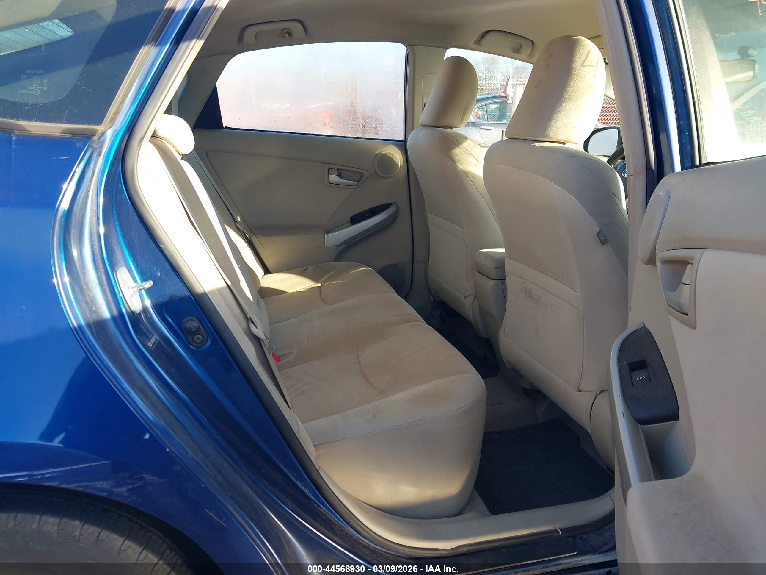 TOYOTA PRIUS image 8