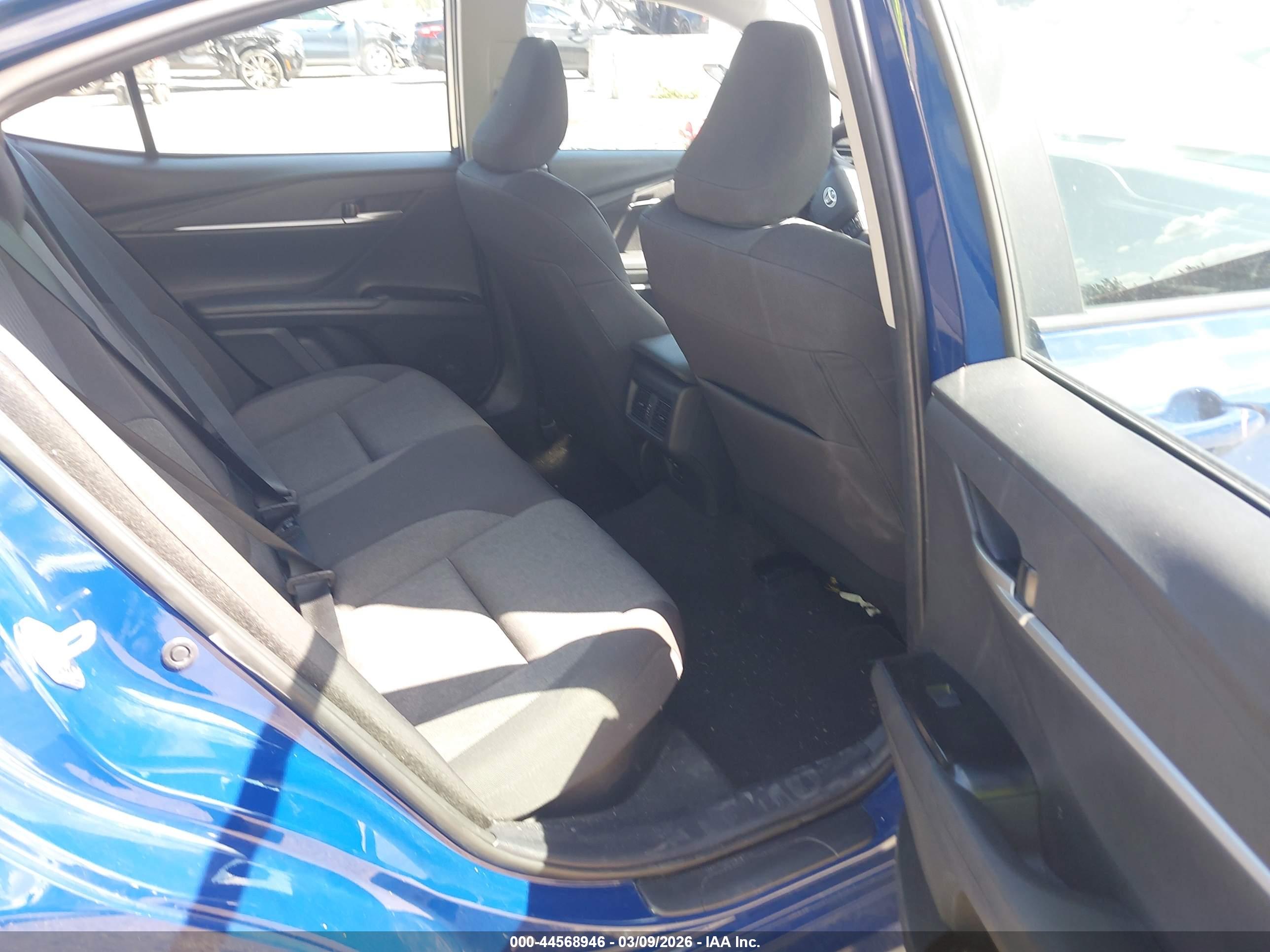 TOYOTA CAMRY image 8