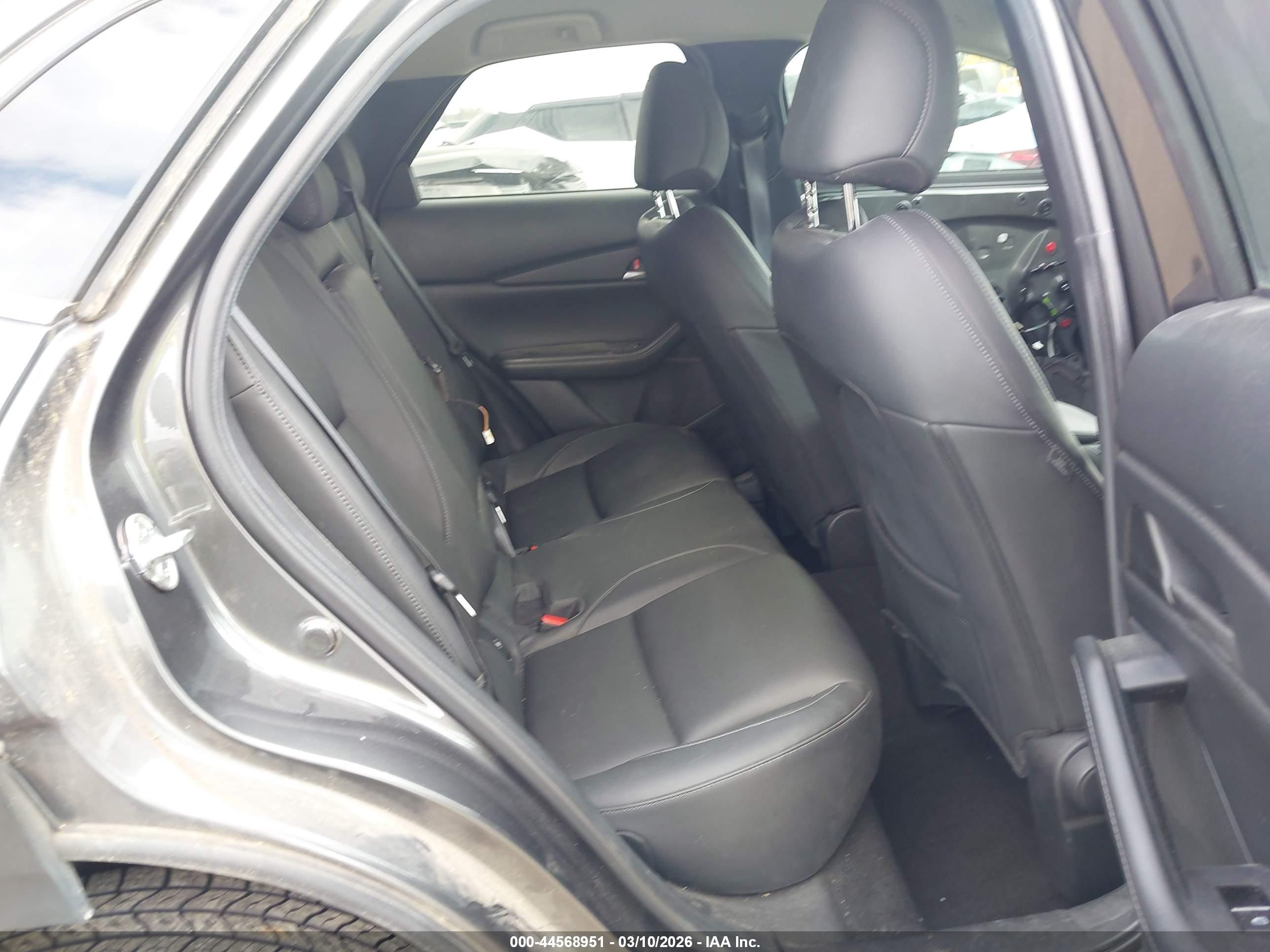 MAZDA CX-30 image 8