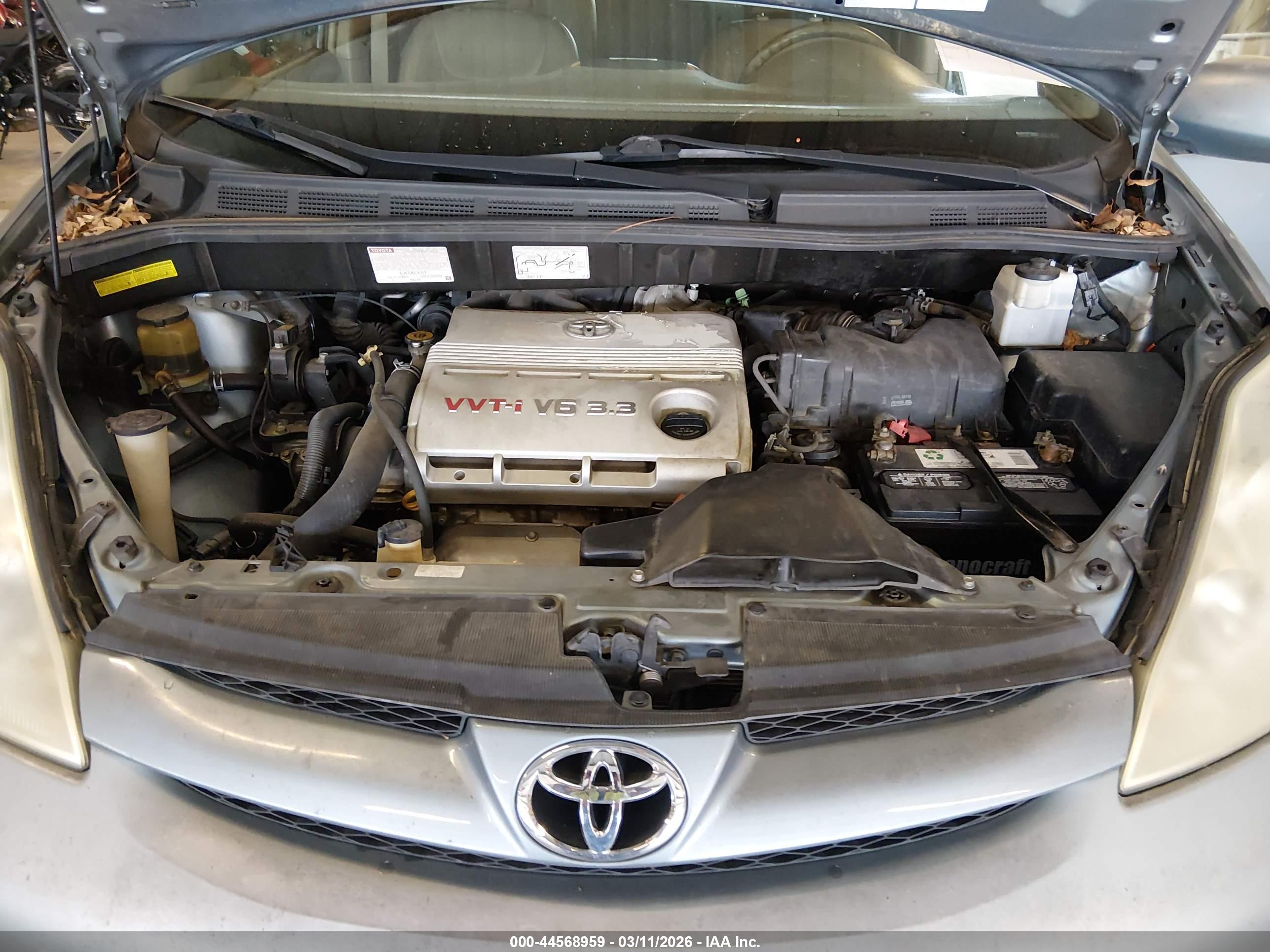 TOYOTA SIENNA image 10