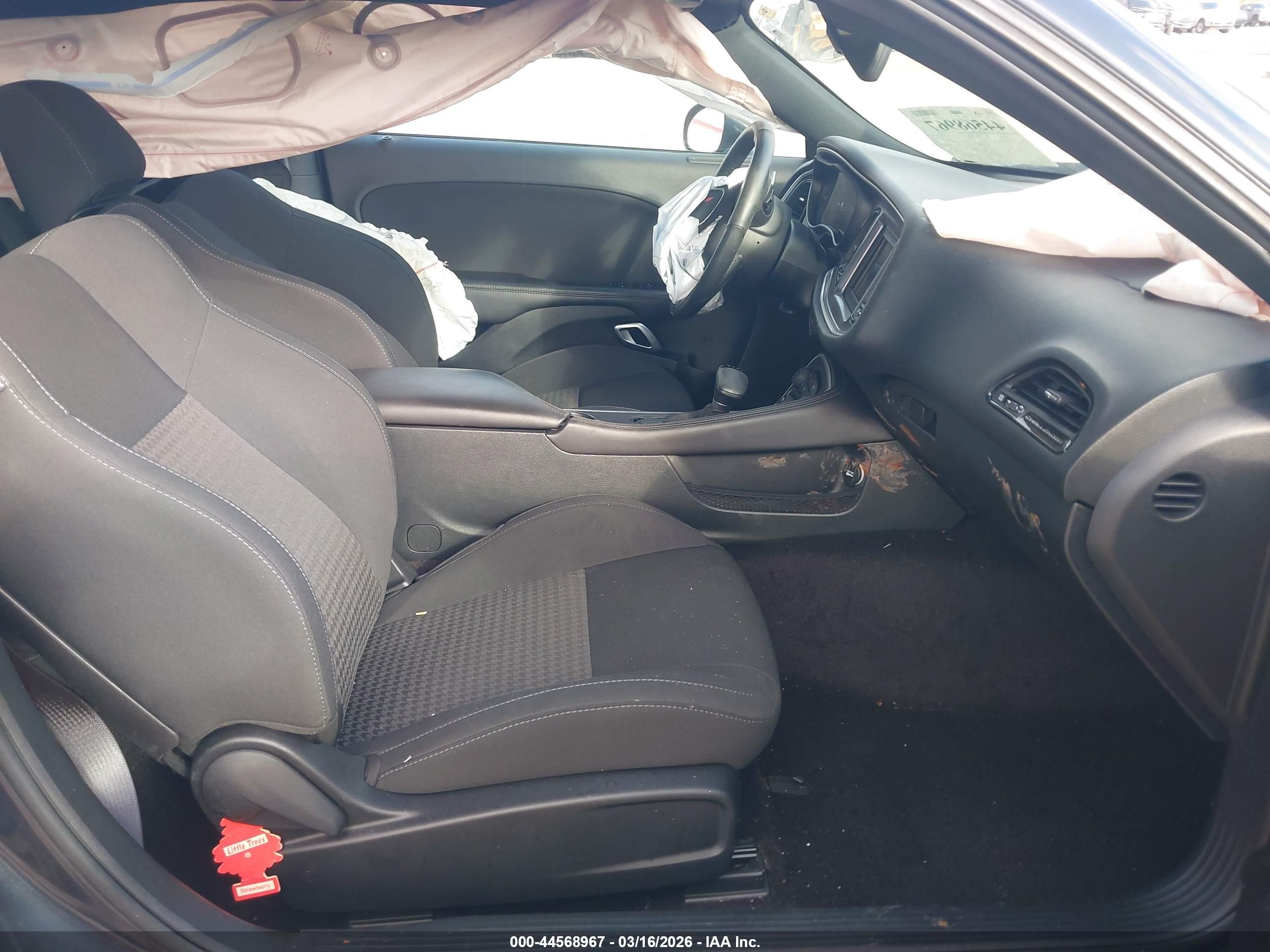 DODGE CHALLENGER image 5