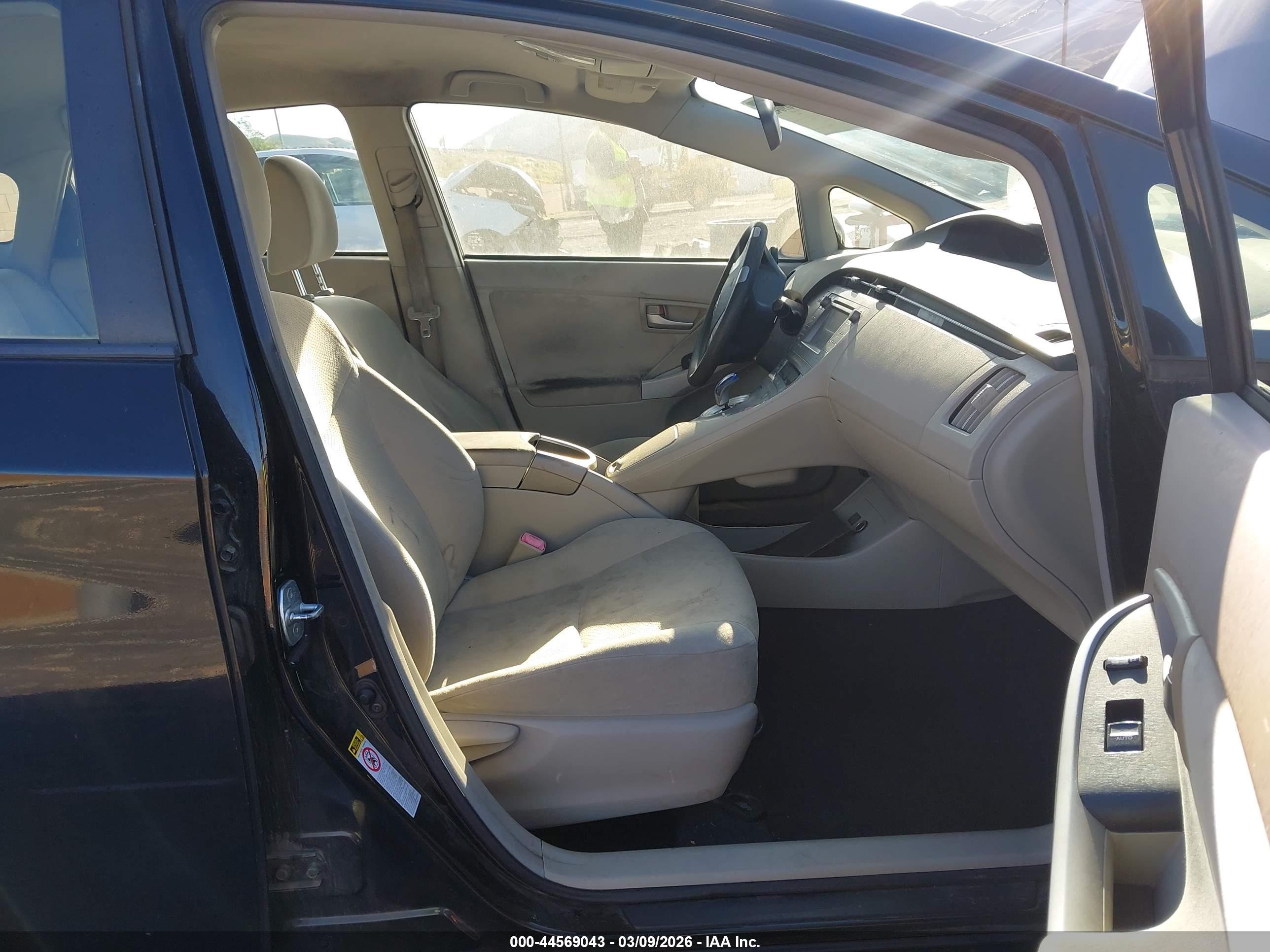 TOYOTA PRIUS image 5