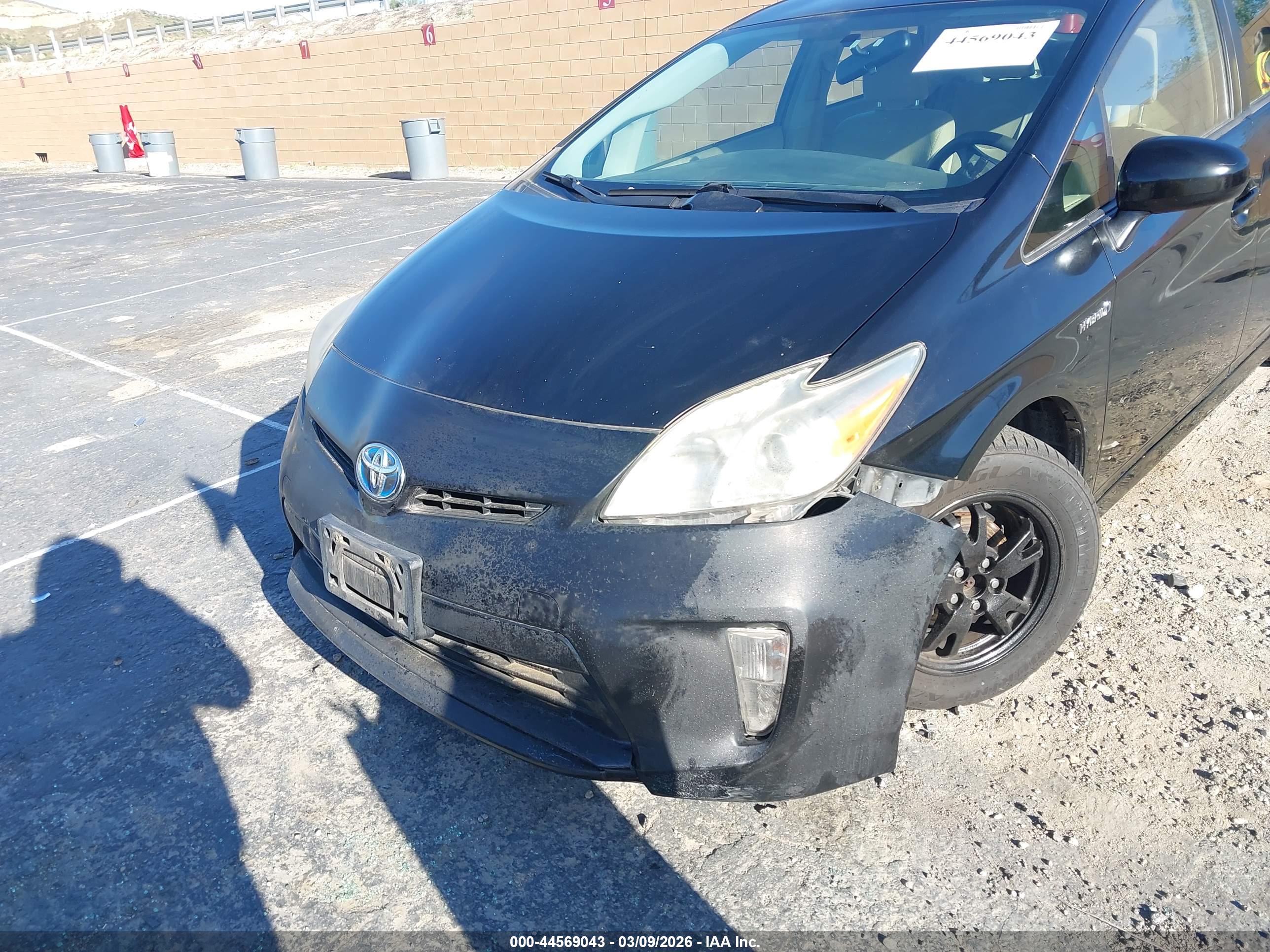 TOYOTA PRIUS image 6