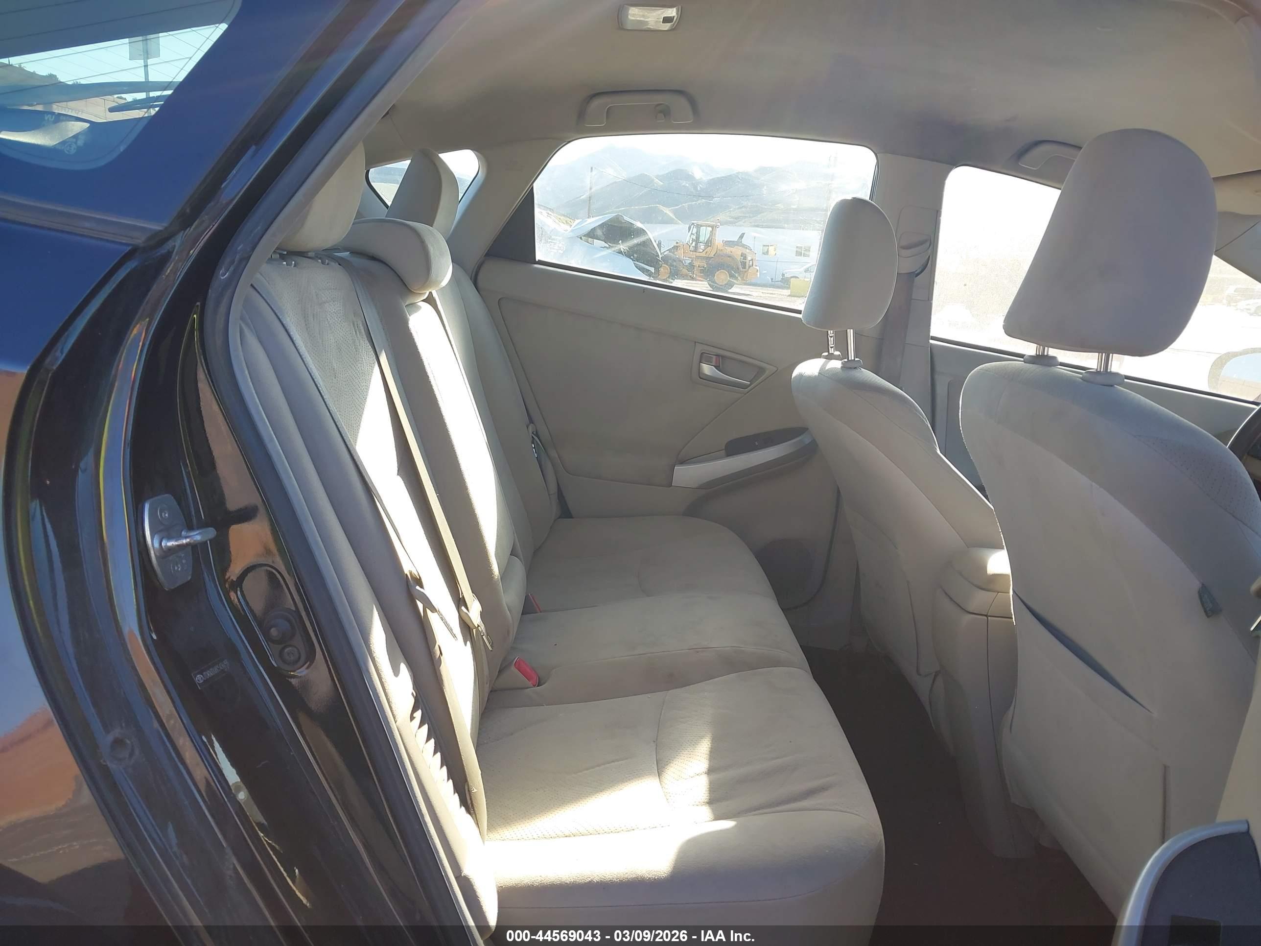 TOYOTA PRIUS image 8