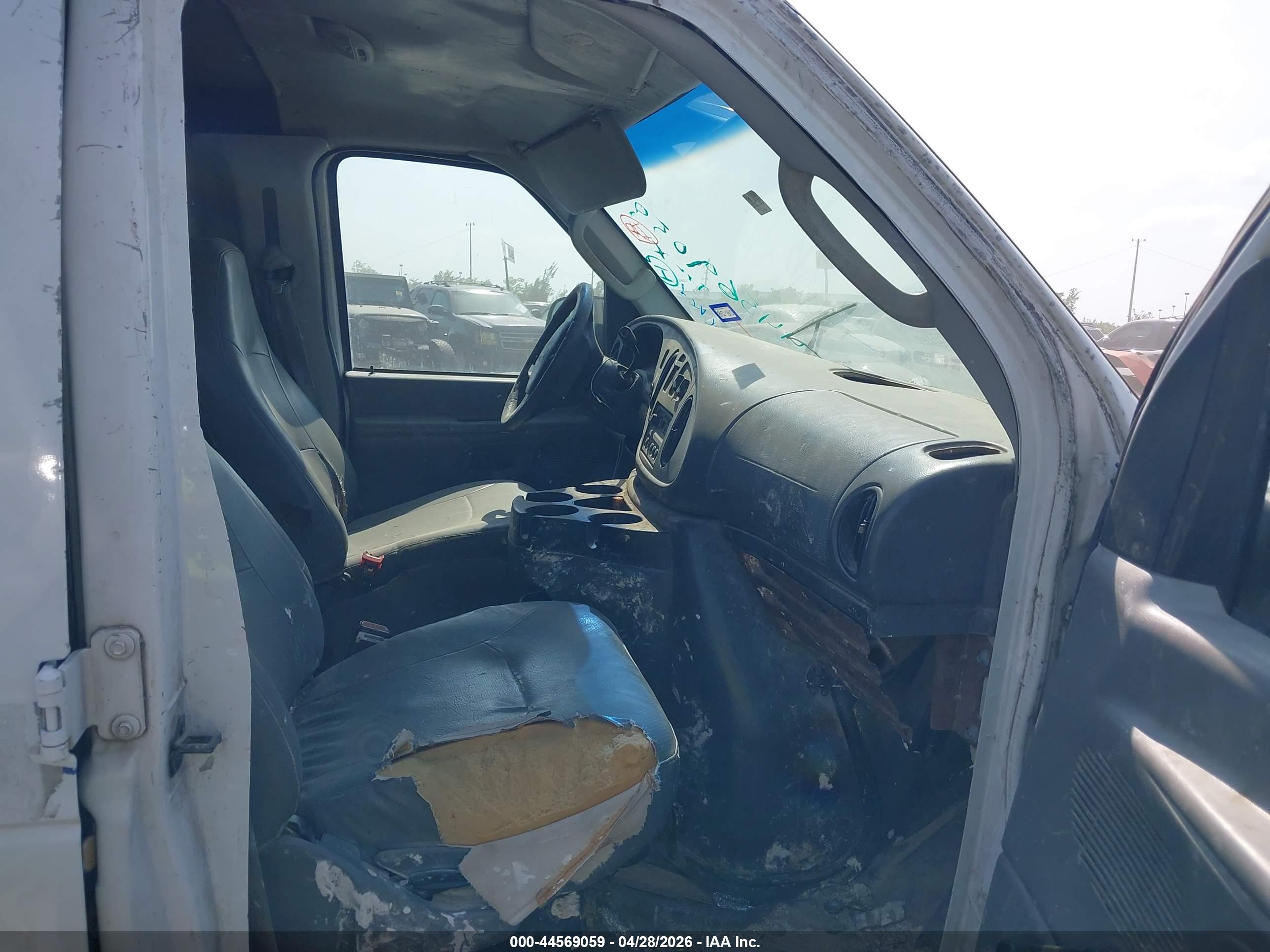 FORD E-250 image 5