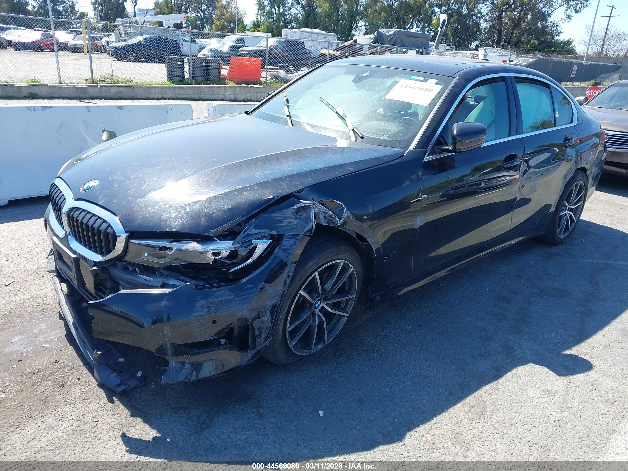 BMW 330I image 2
