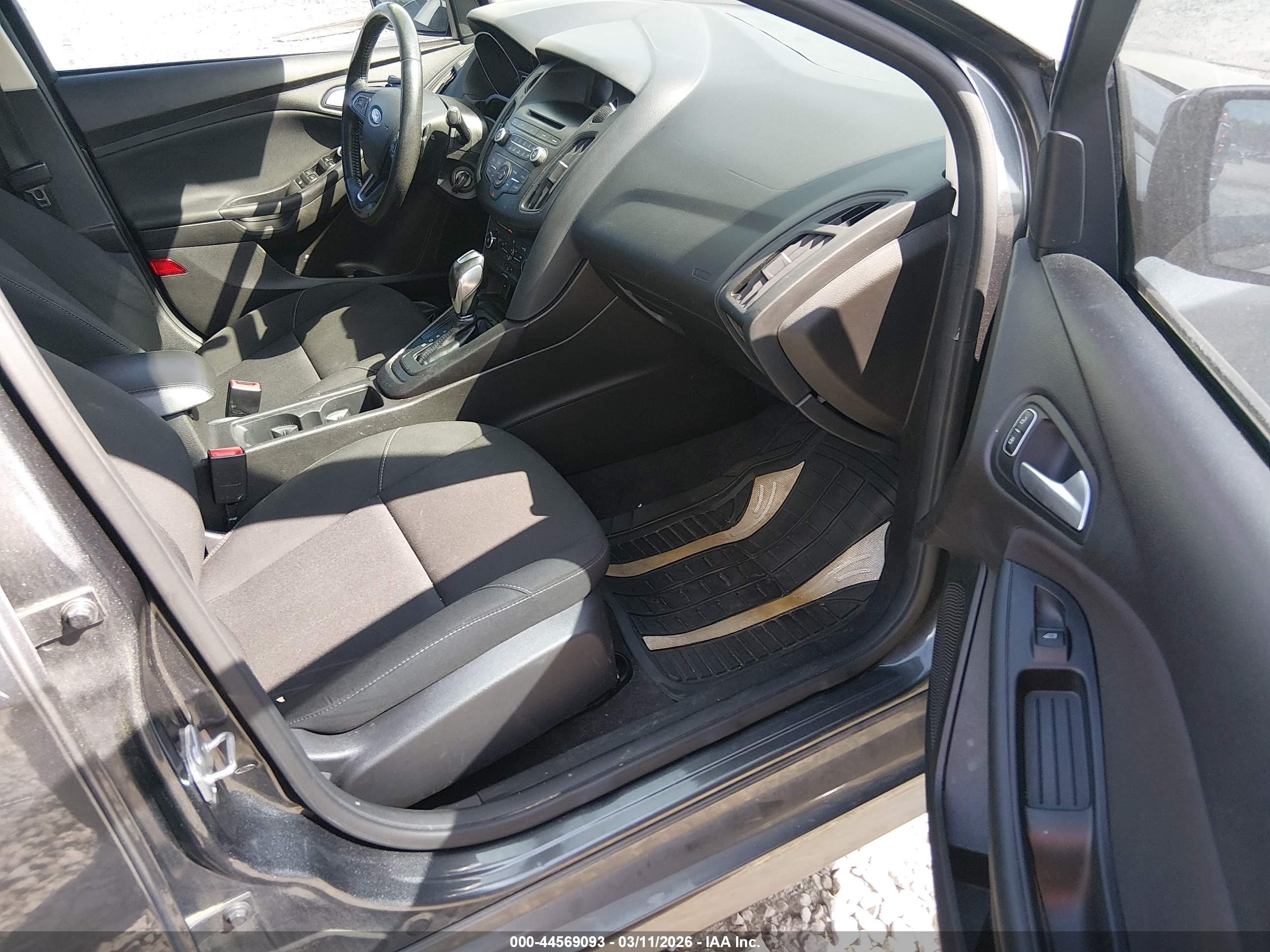 FORD FOCUS image 5