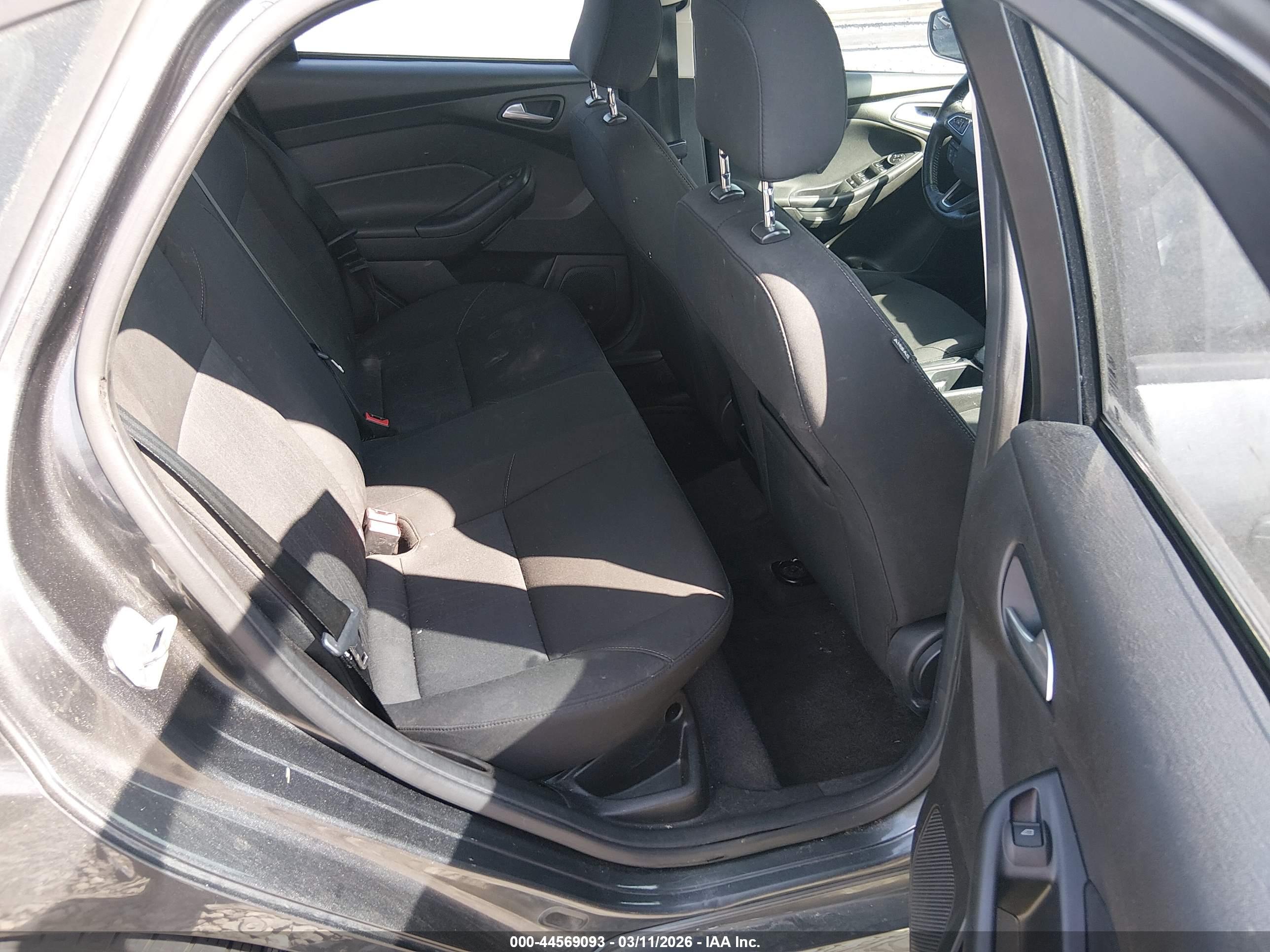 FORD FOCUS image 8