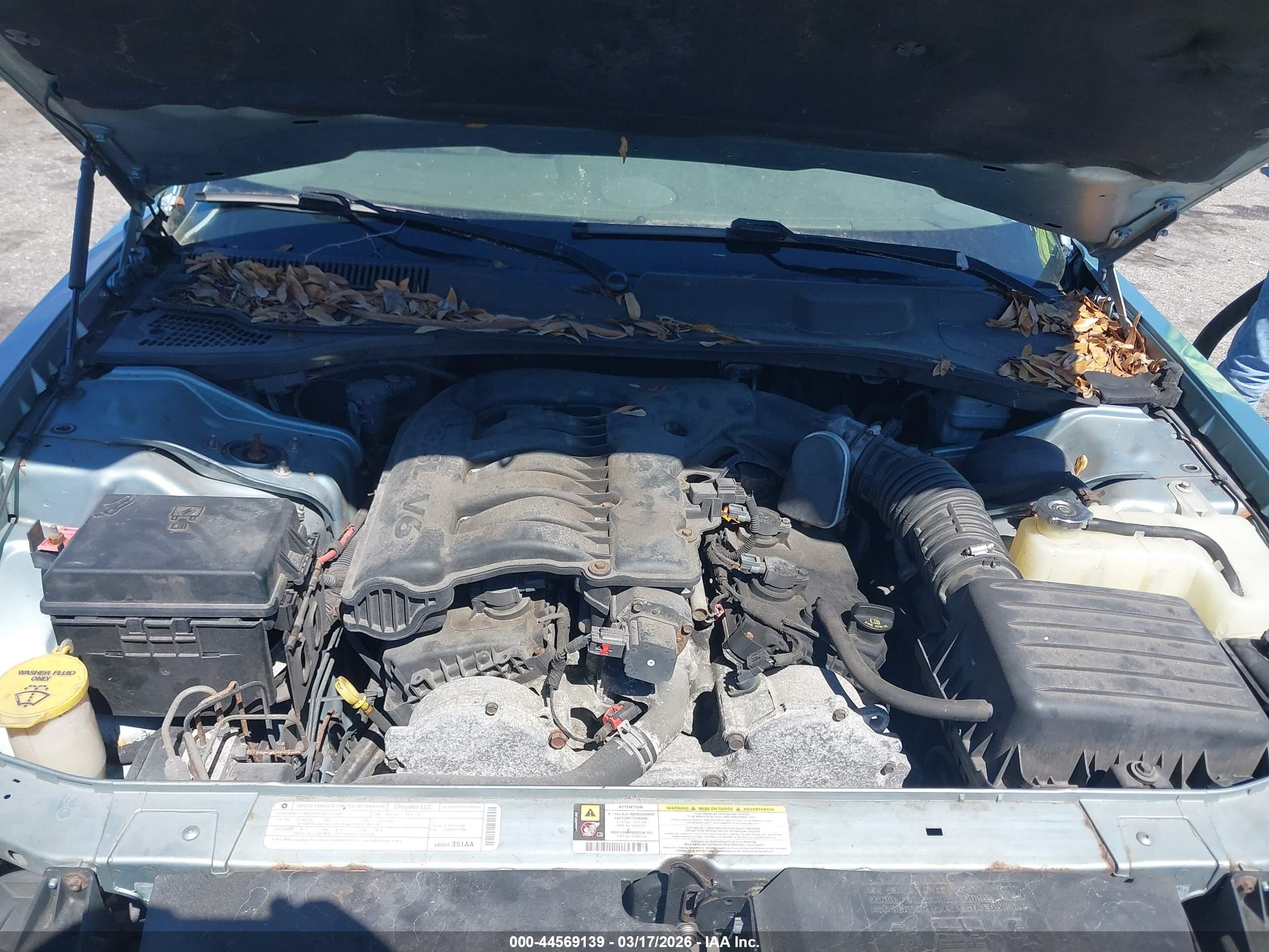 CHRYSLER 300 image 10