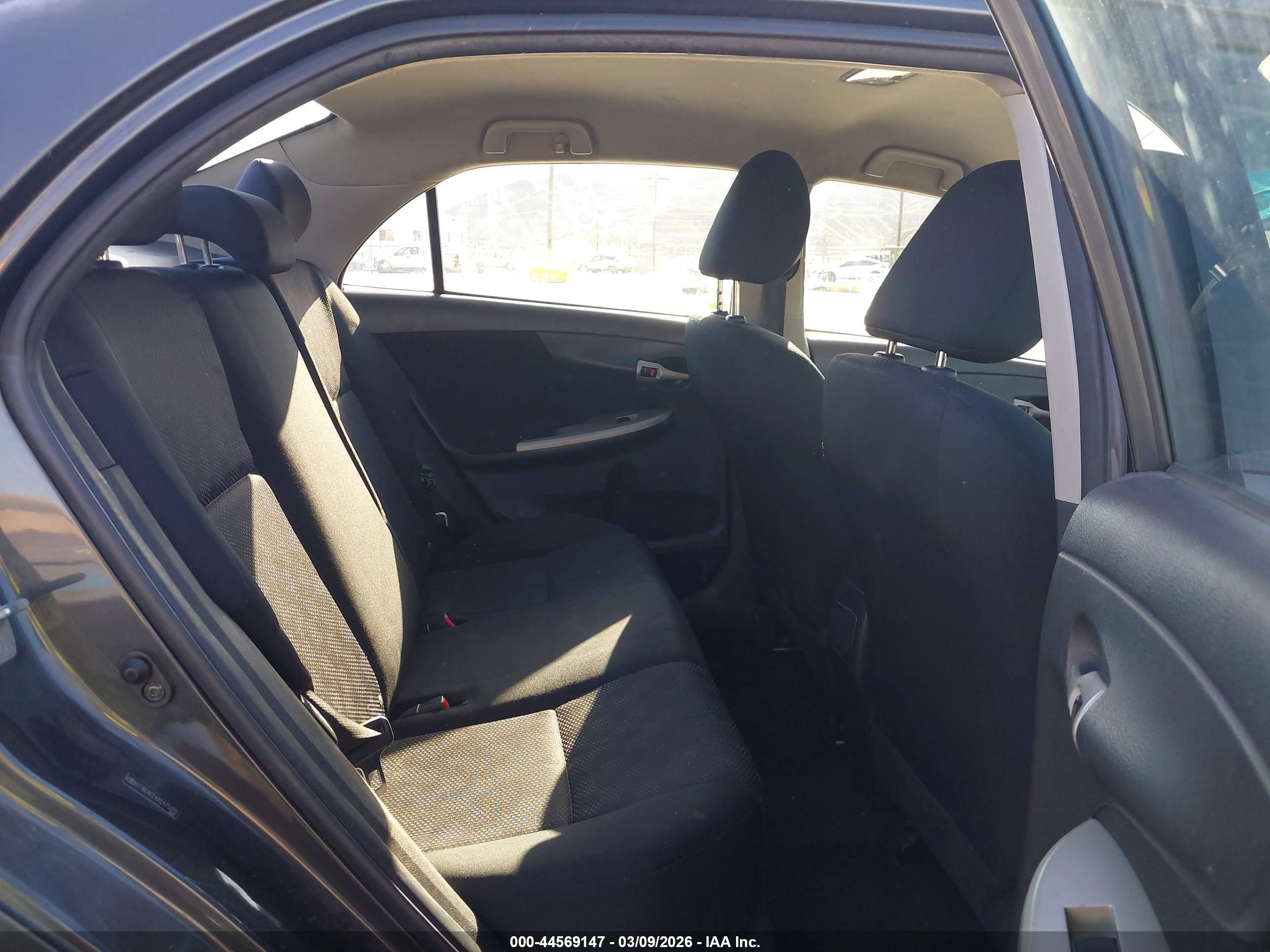 TOYOTA COROLLA image 8