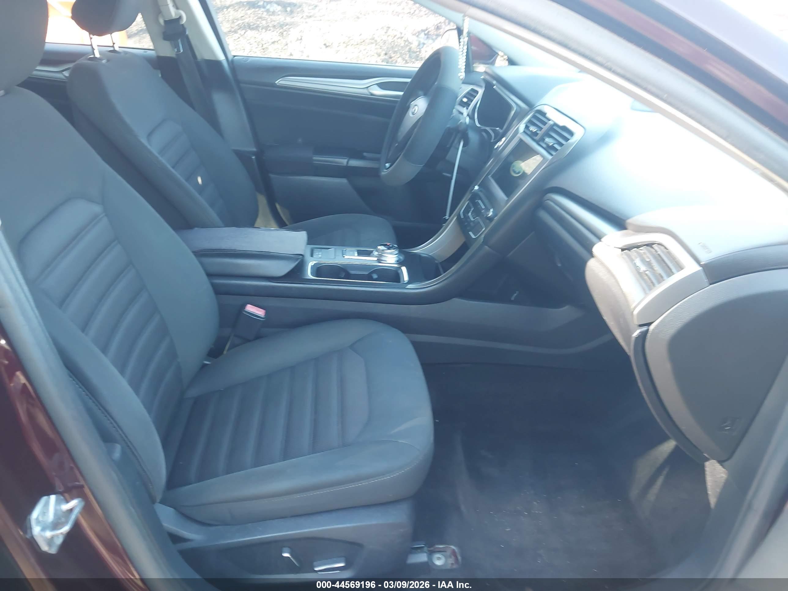 FORD FUSION image 5