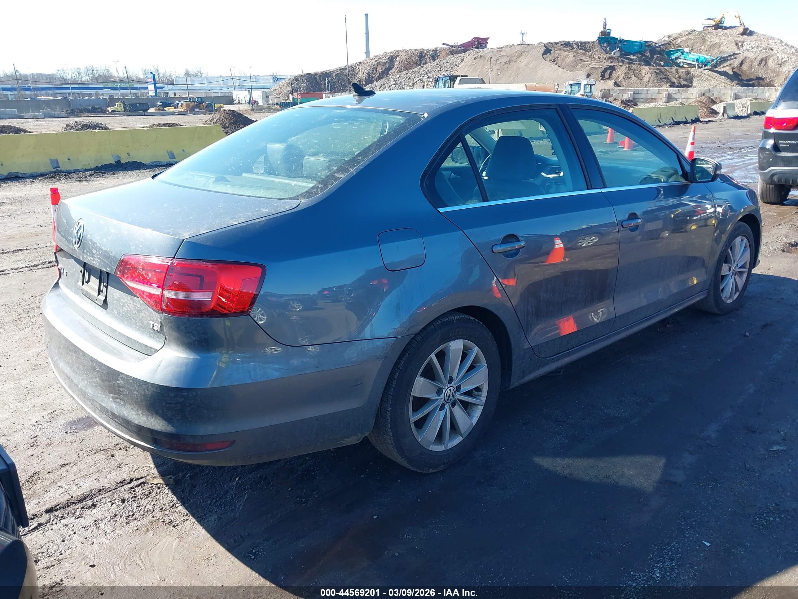 VOLKSWAGEN JETTA image 4