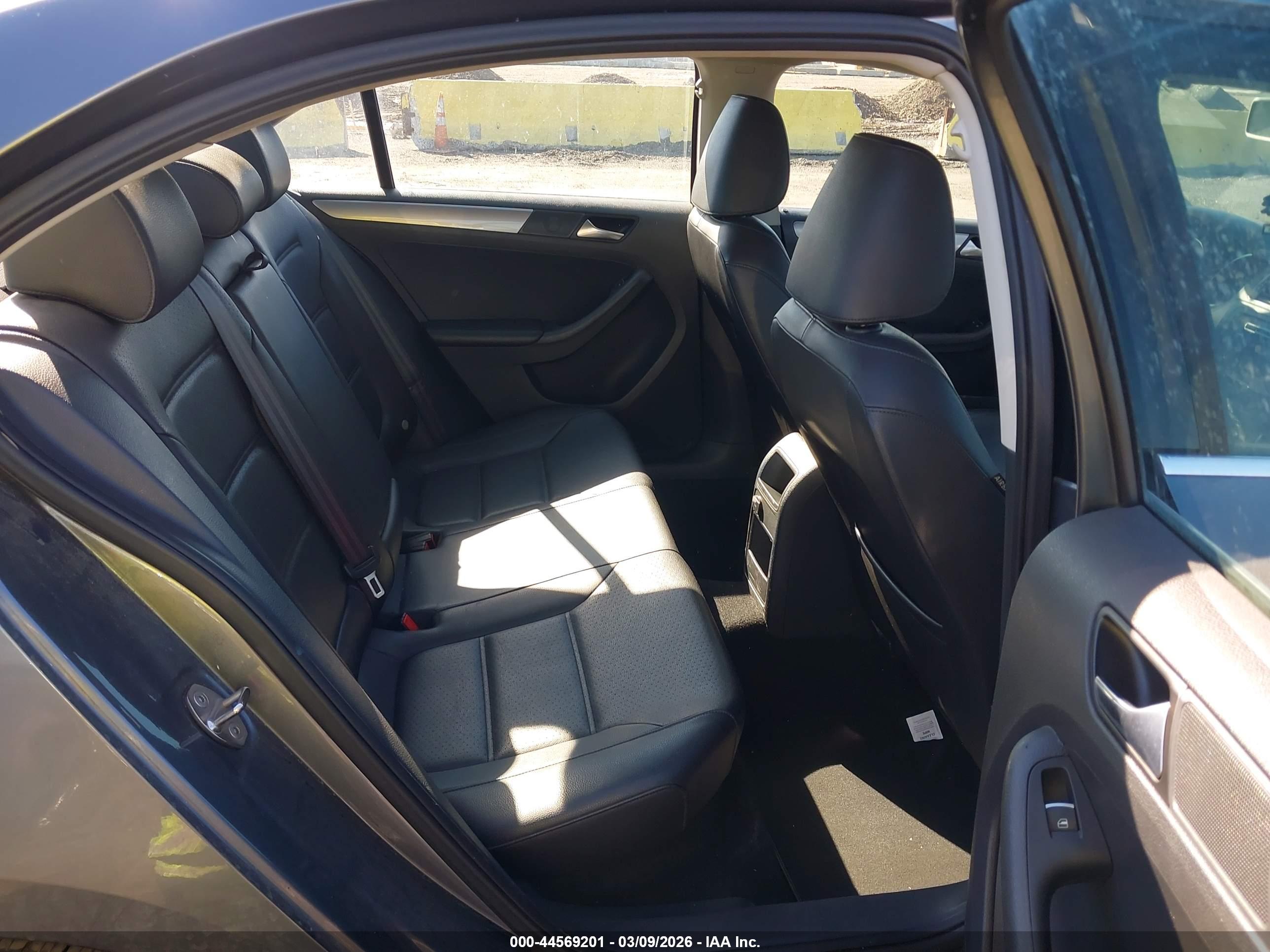 VOLKSWAGEN JETTA image 8