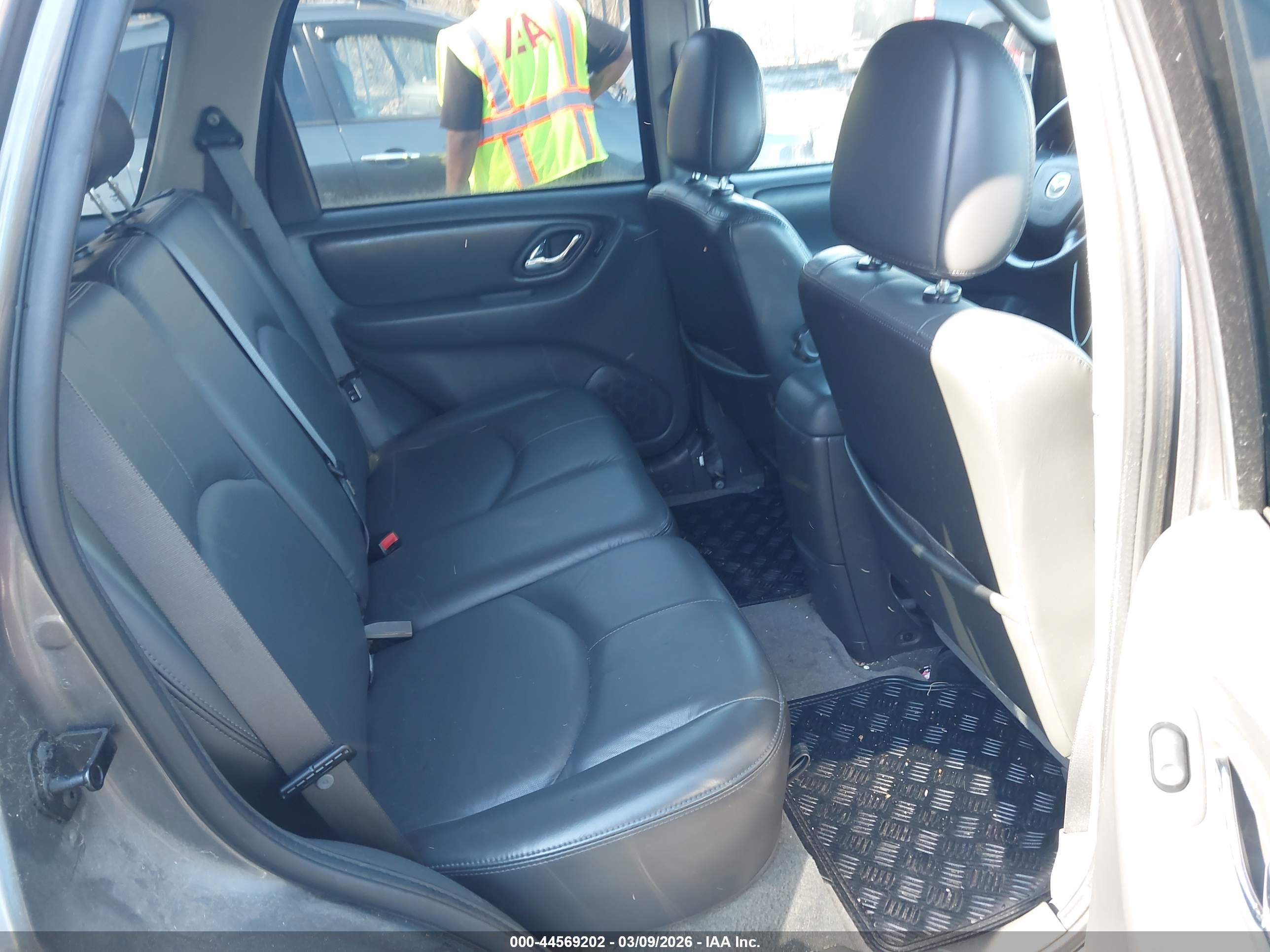 MAZDA TRIBUTE image 8