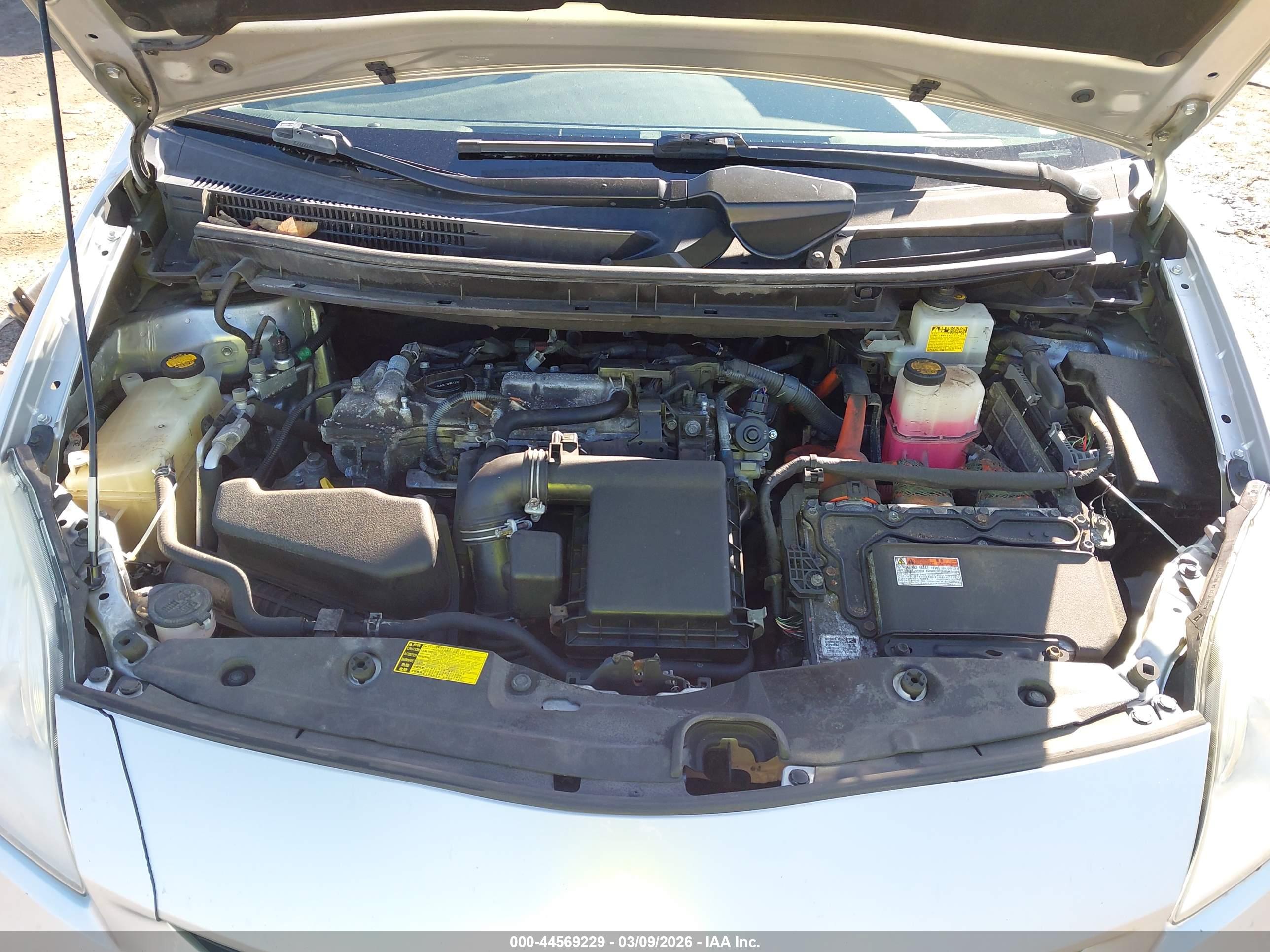 TOYOTA PRIUS image 10