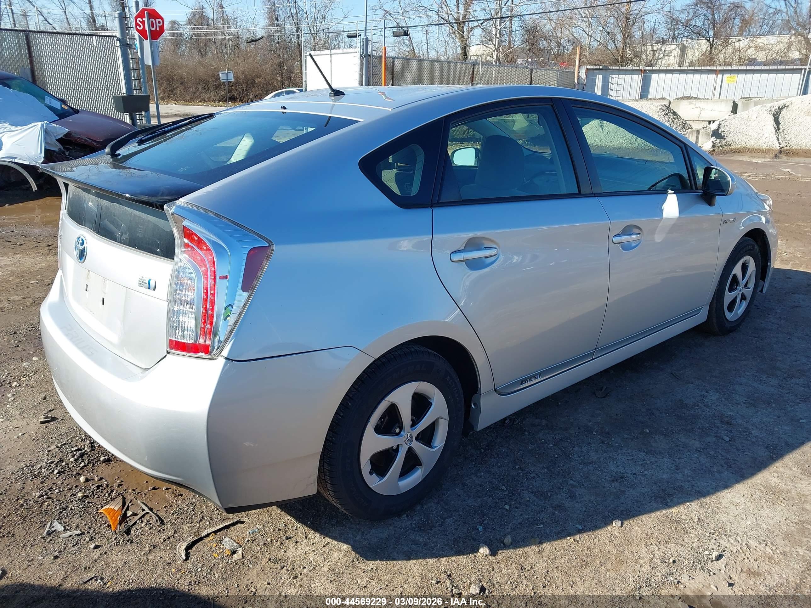 TOYOTA PRIUS image 4