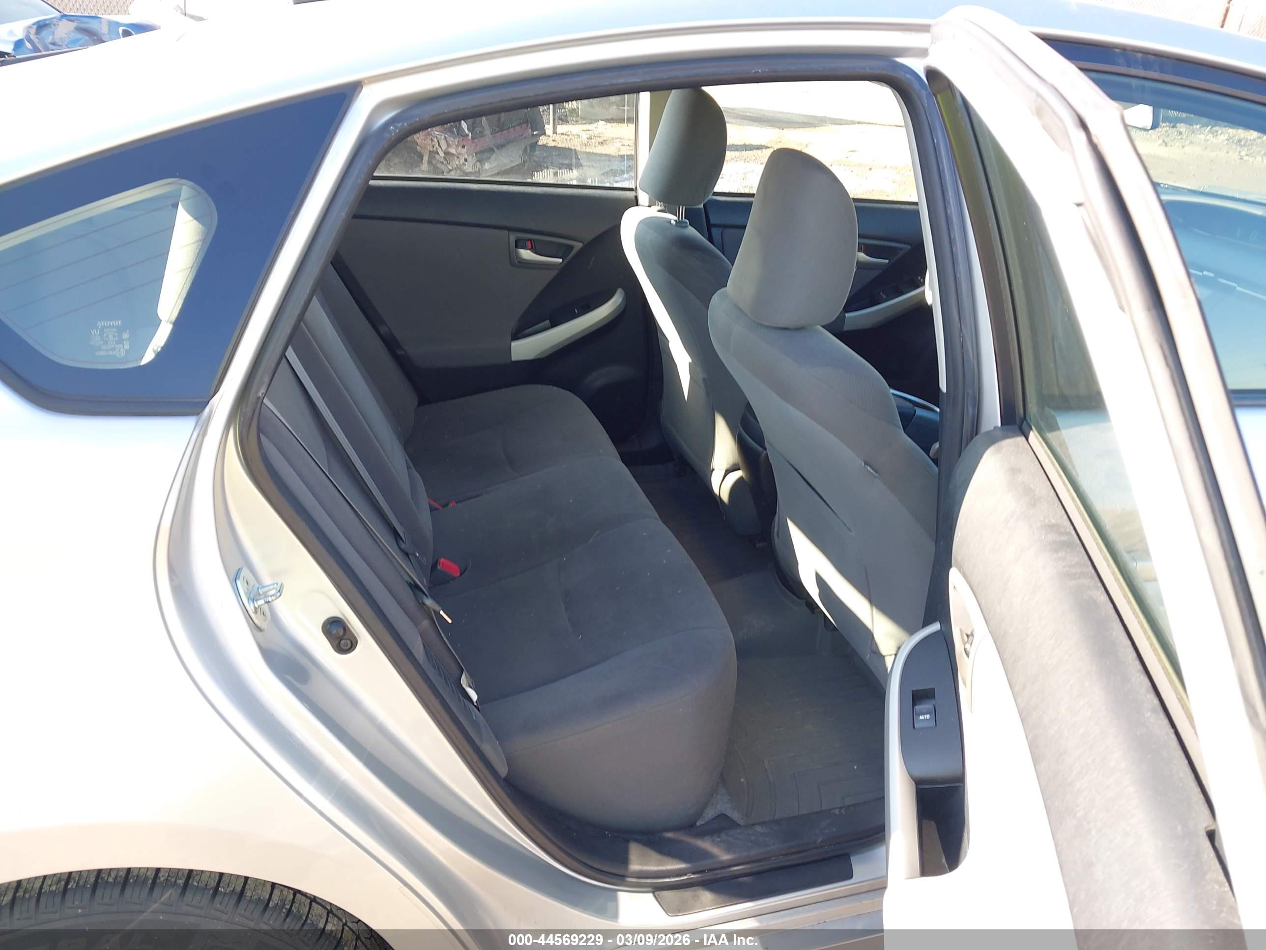 TOYOTA PRIUS image 8