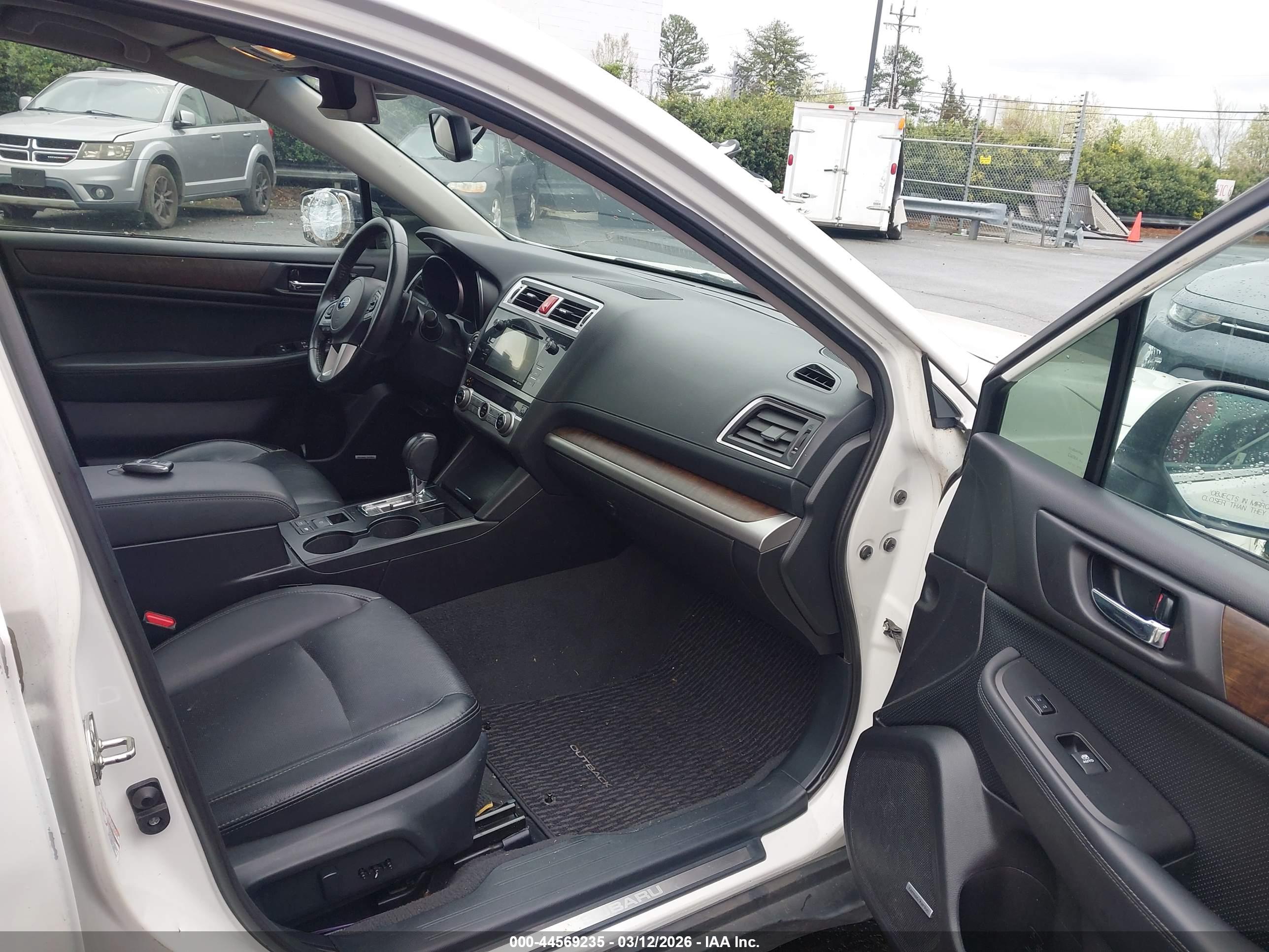 SUBARU OUTBACK image 5