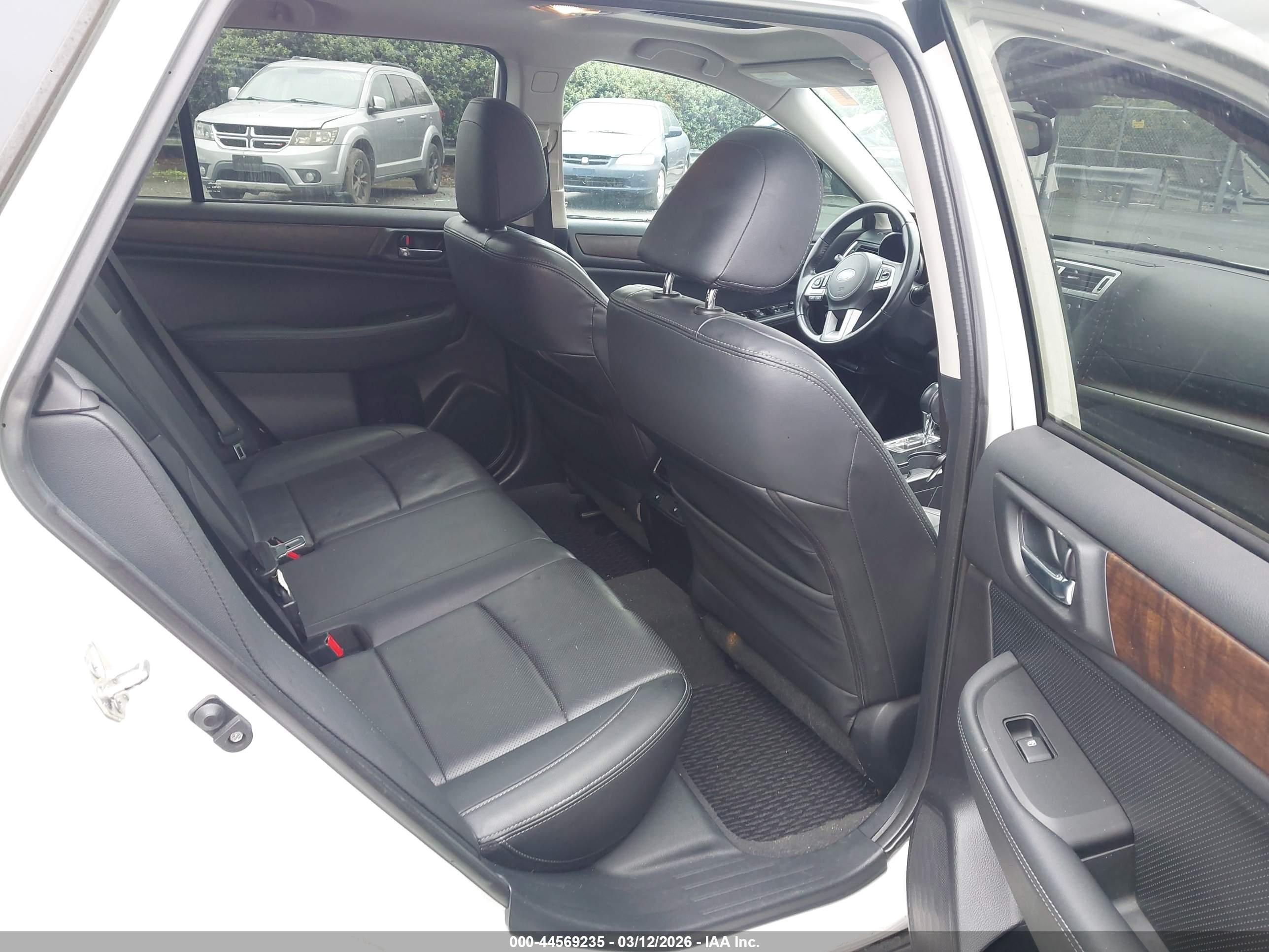 SUBARU OUTBACK image 8