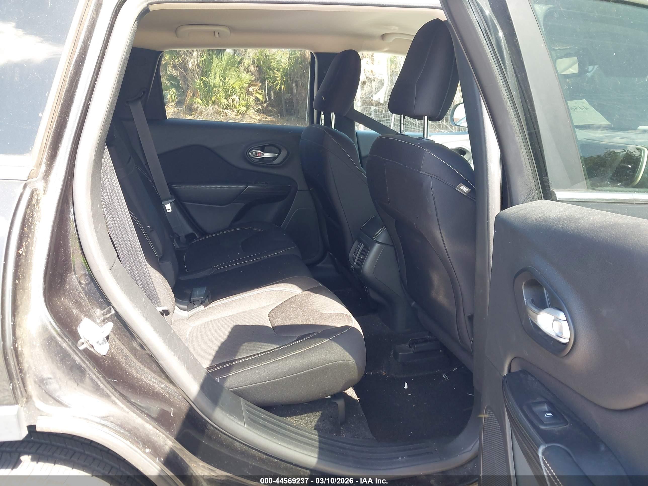 JEEP CHEROKEE image 8