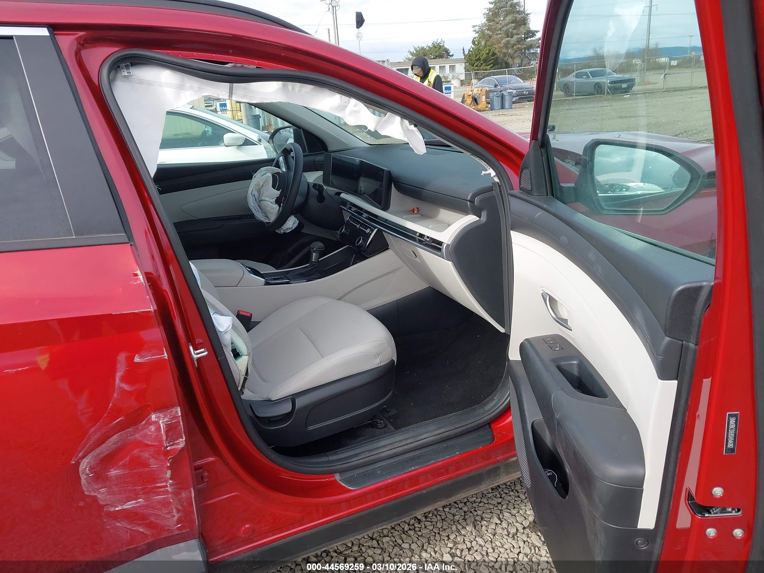 HYUNDAI TUCSON image 5