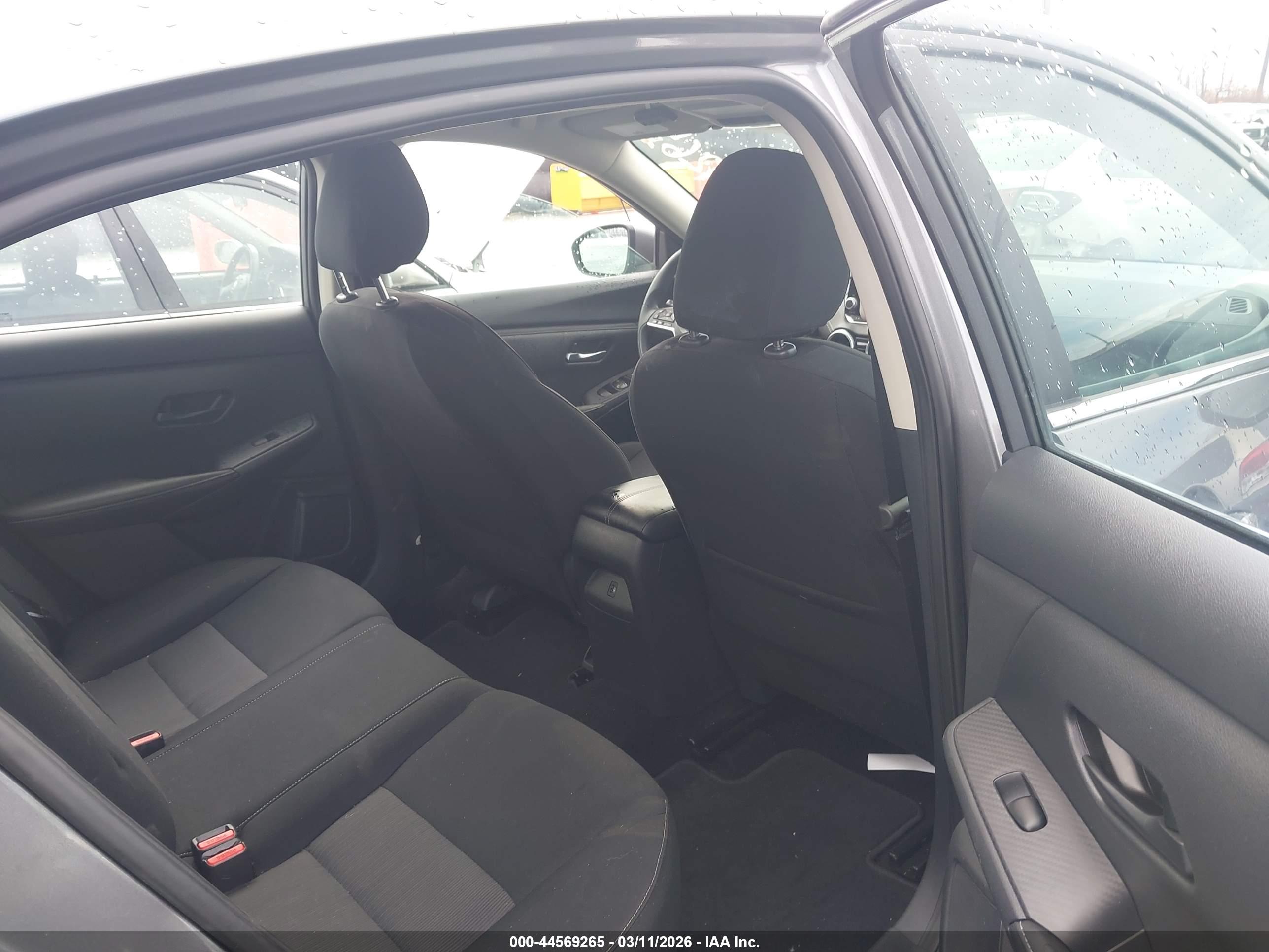 NISSAN SENTRA image 8
