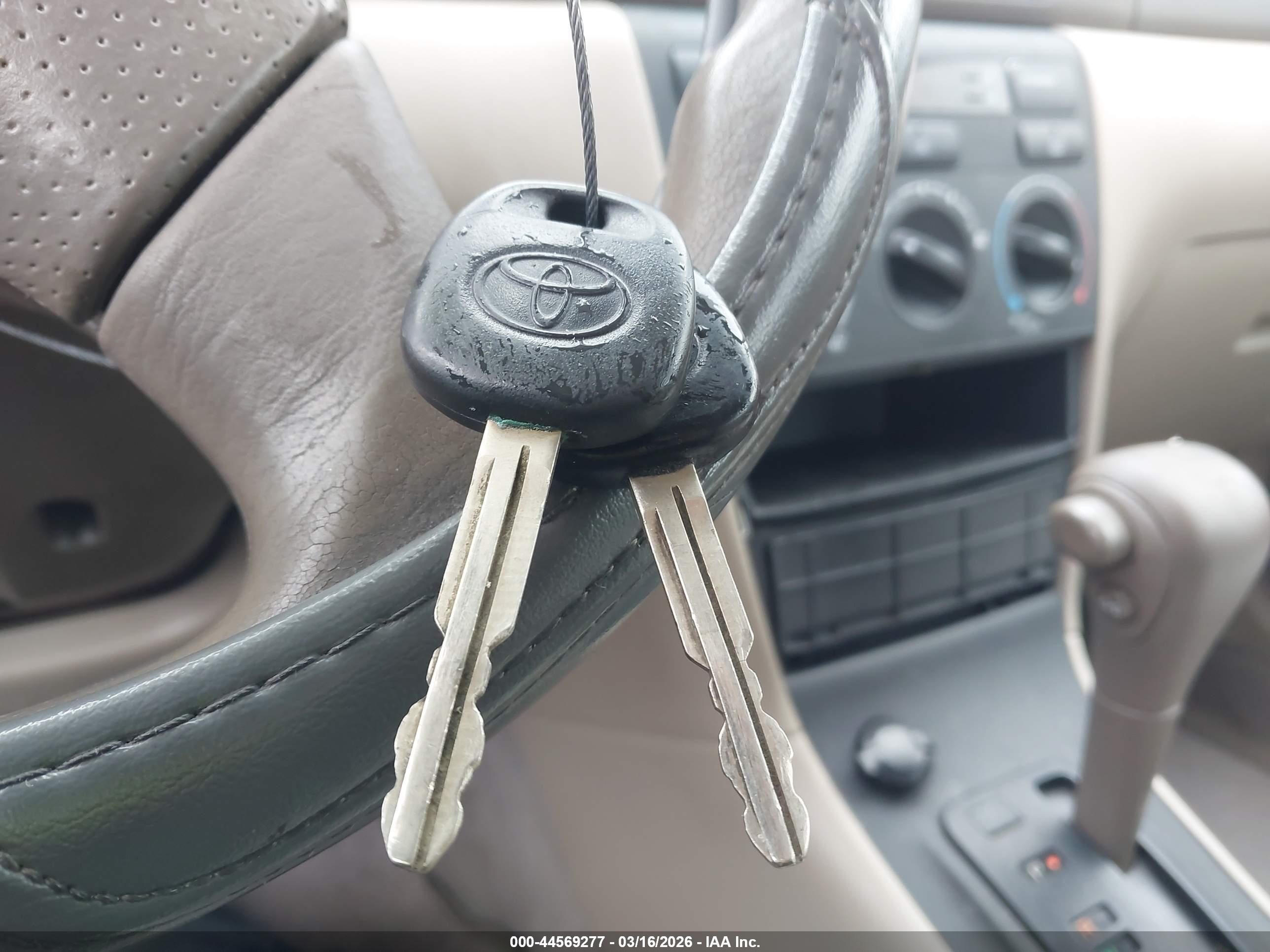 TOYOTA COROLLA image 11