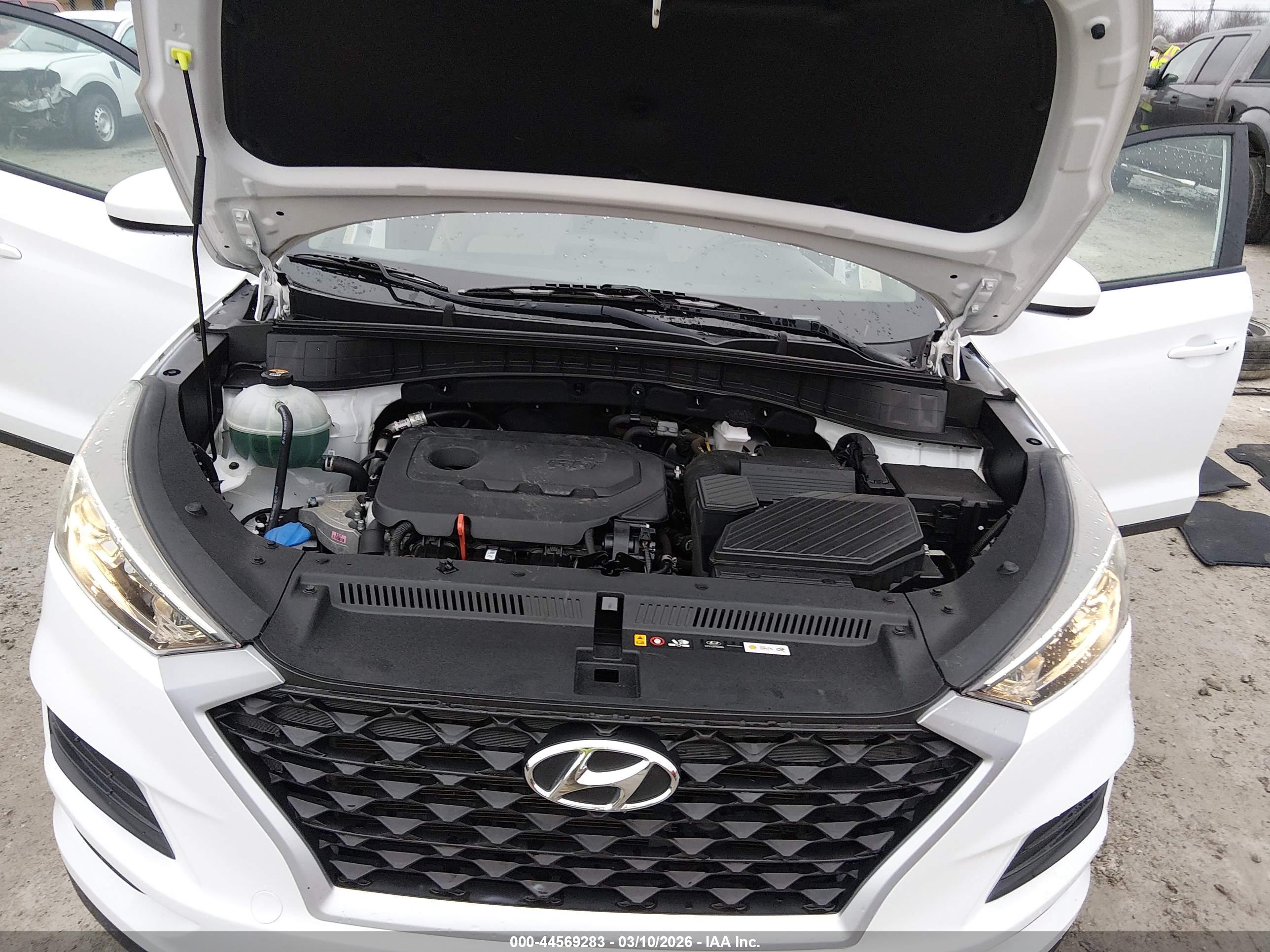 HYUNDAI TUCSON image 10