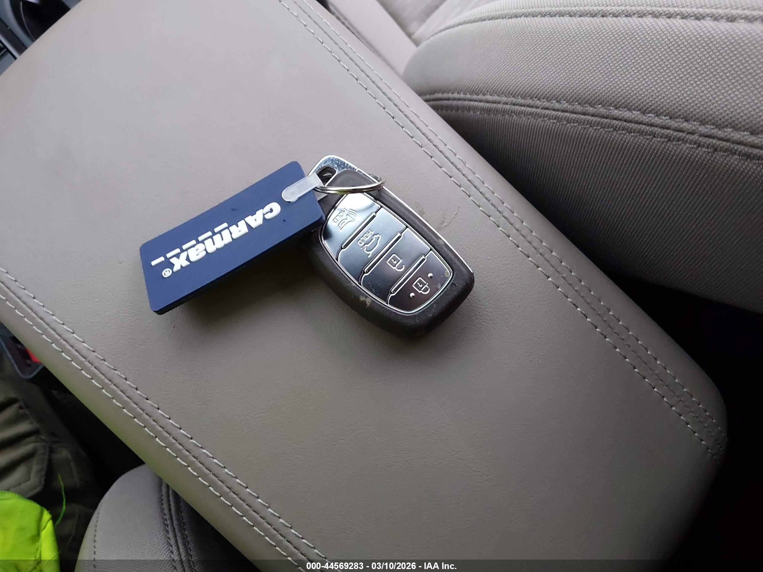 HYUNDAI TUCSON image 11