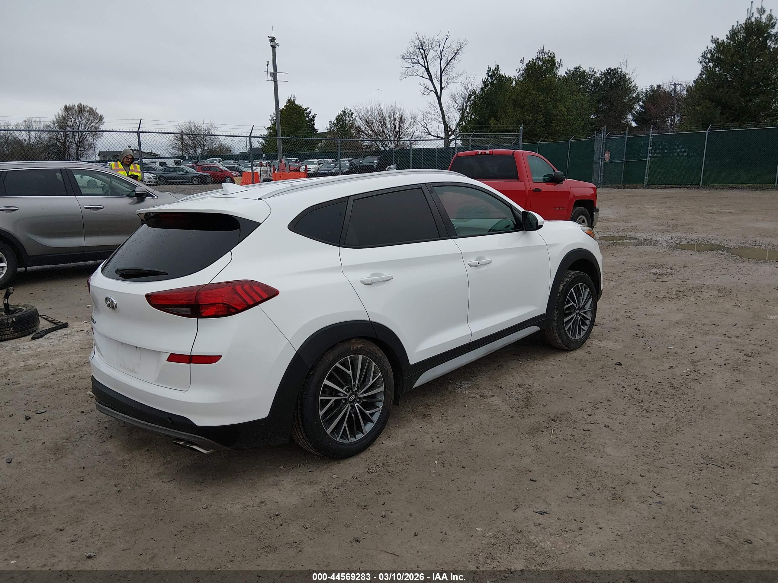 HYUNDAI TUCSON image 4