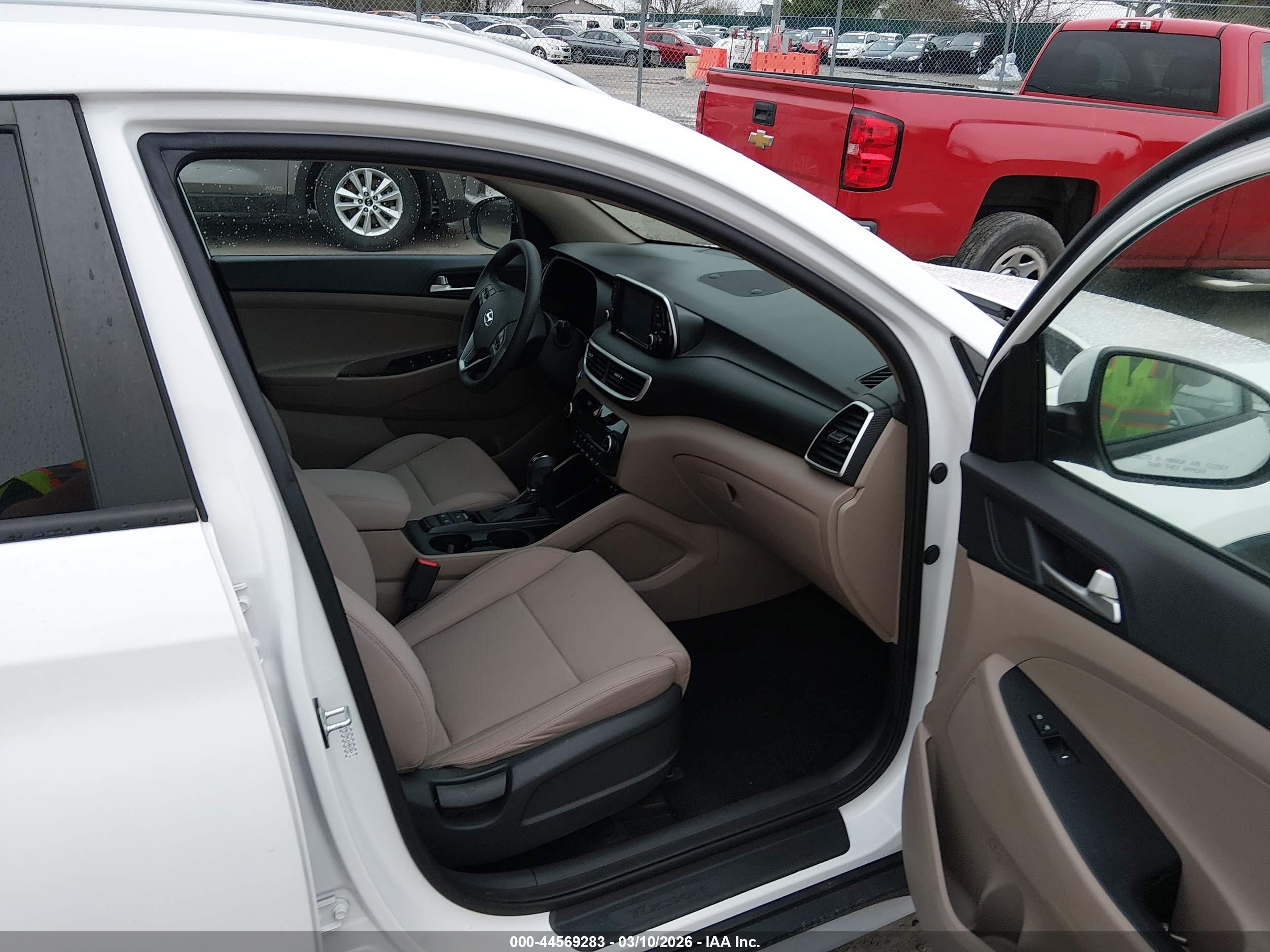 HYUNDAI TUCSON image 5