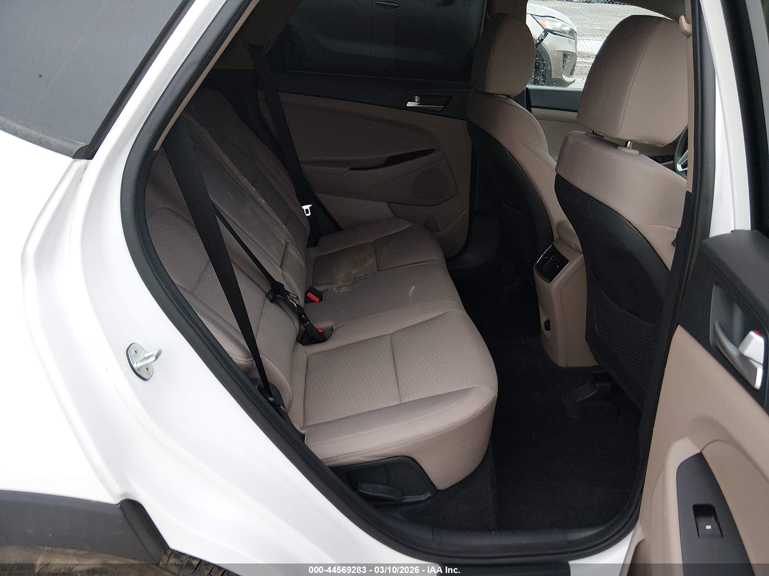 HYUNDAI TUCSON image 8