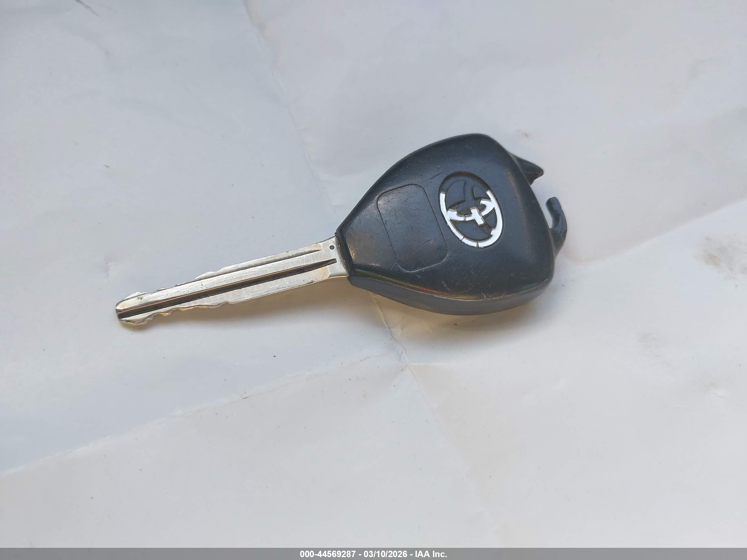 TOYOTA CAMRY image 11