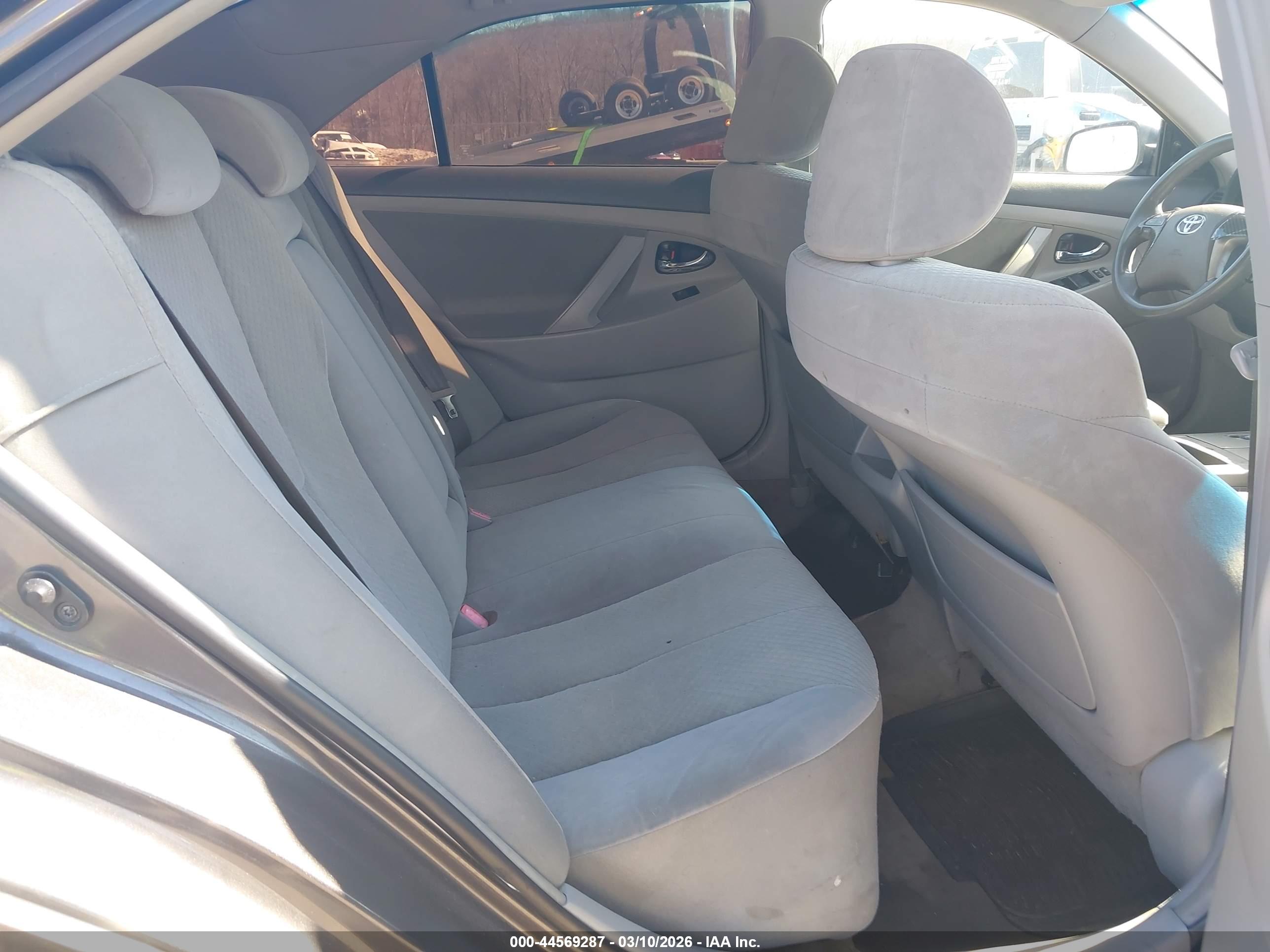 TOYOTA CAMRY image 8