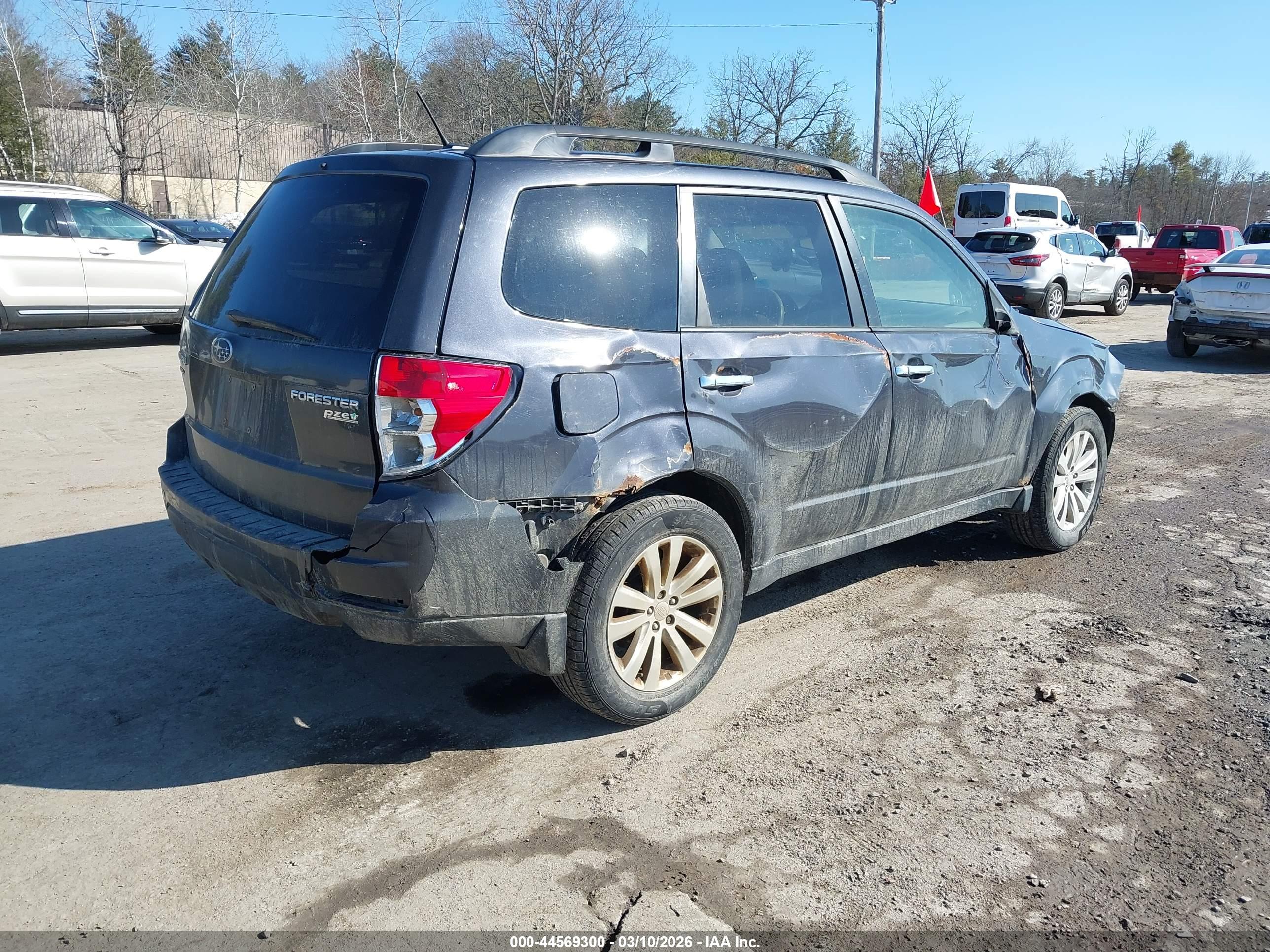 SUBARU FORESTER image 4