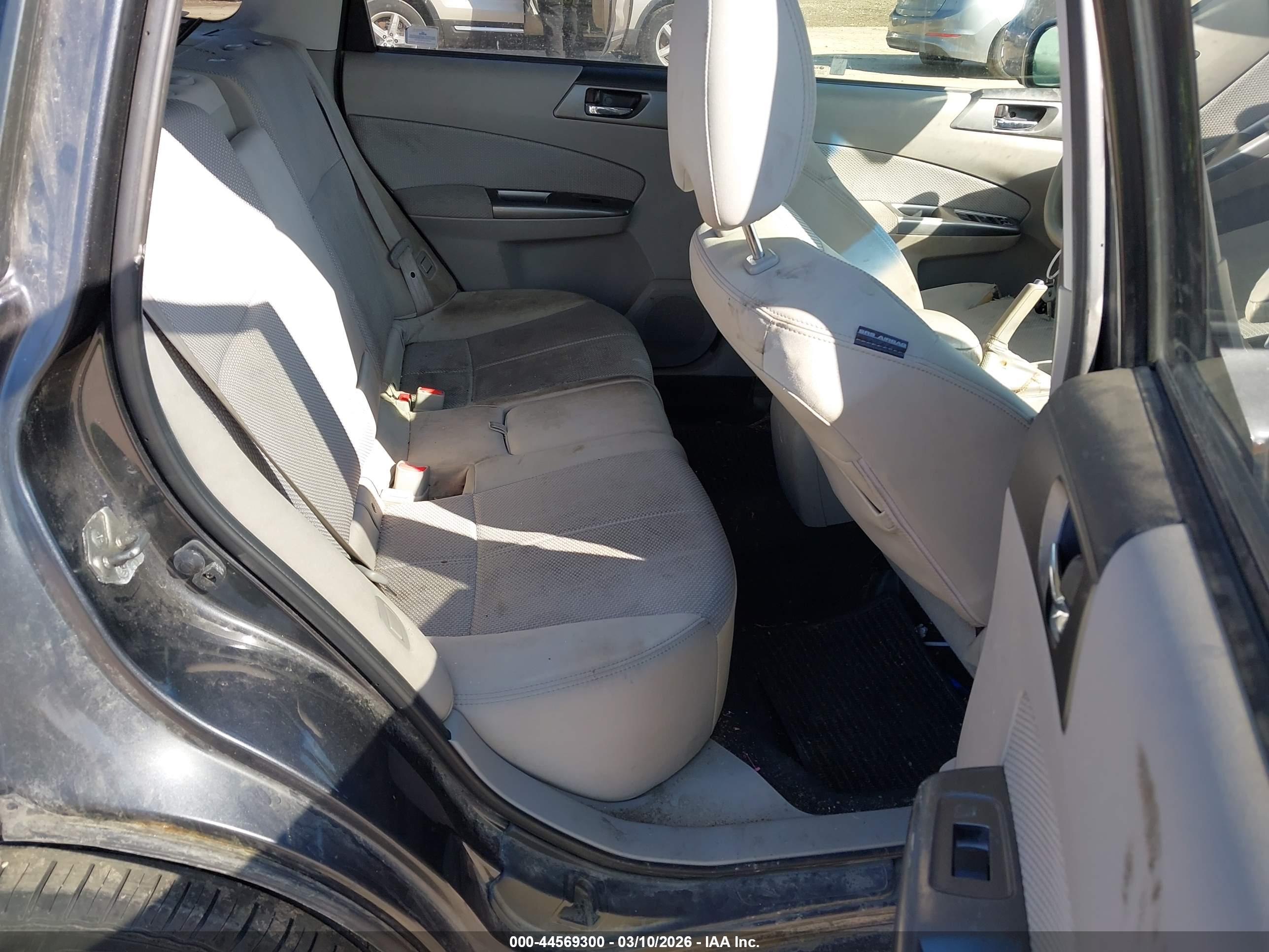 SUBARU FORESTER image 8