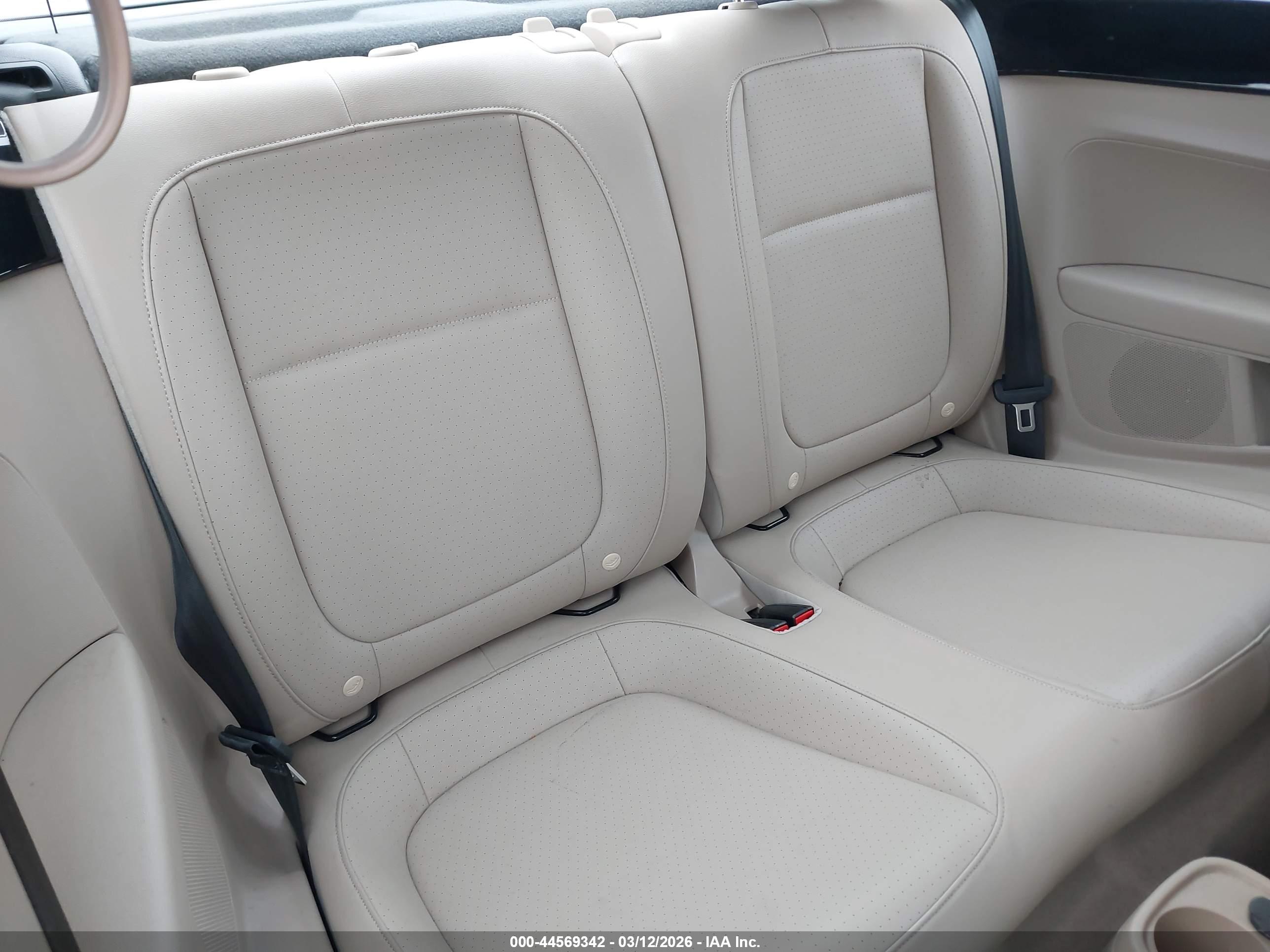 VOLKSWAGEN BEETLE image 8
