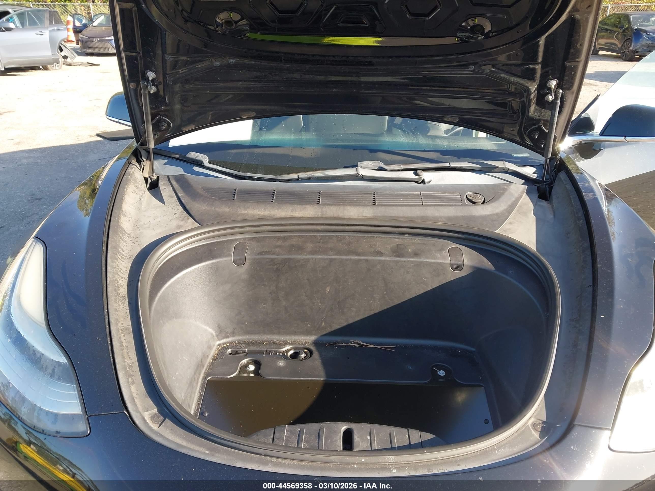 TESLA MODEL image 10