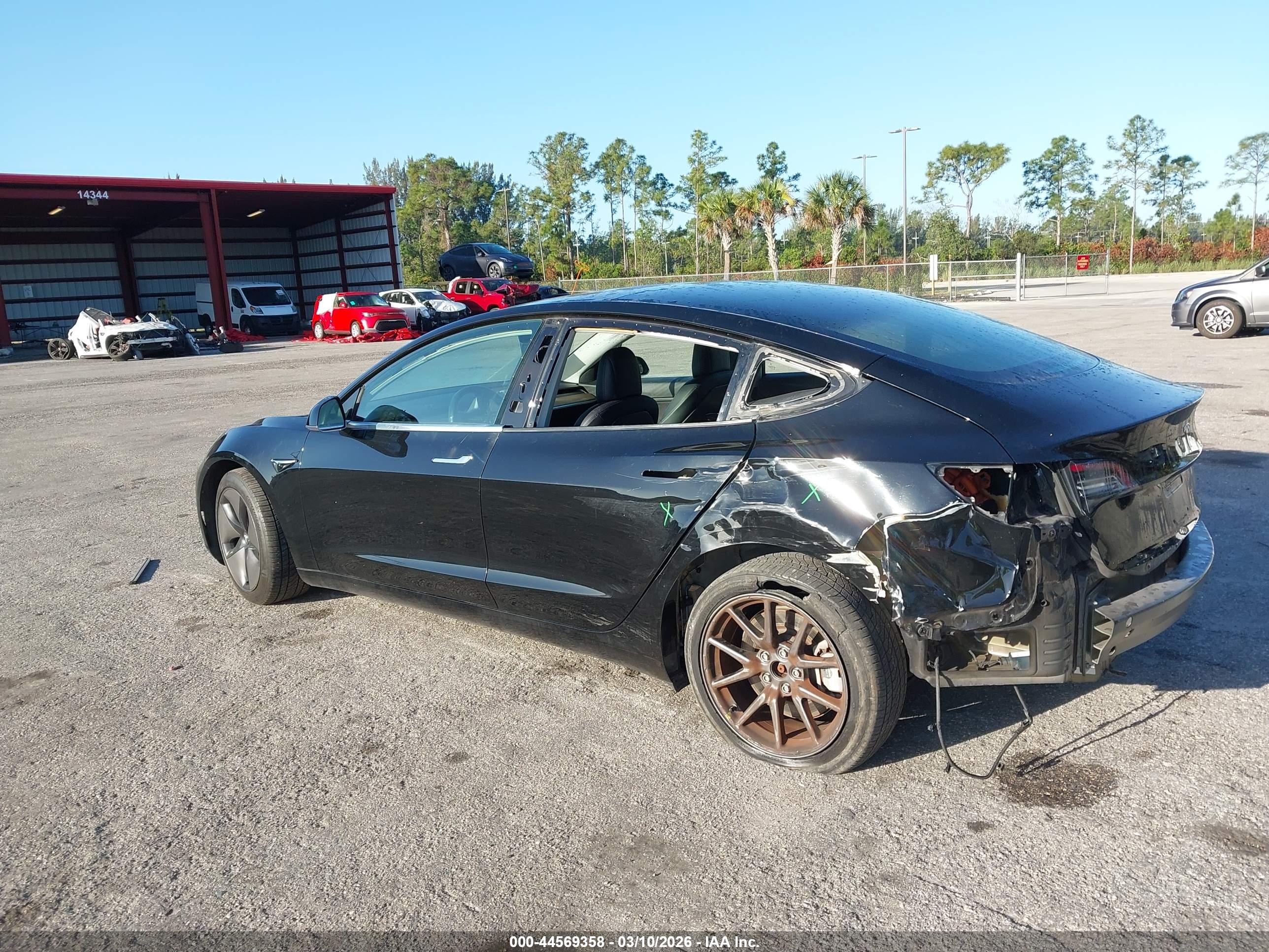 TESLA MODEL image 3