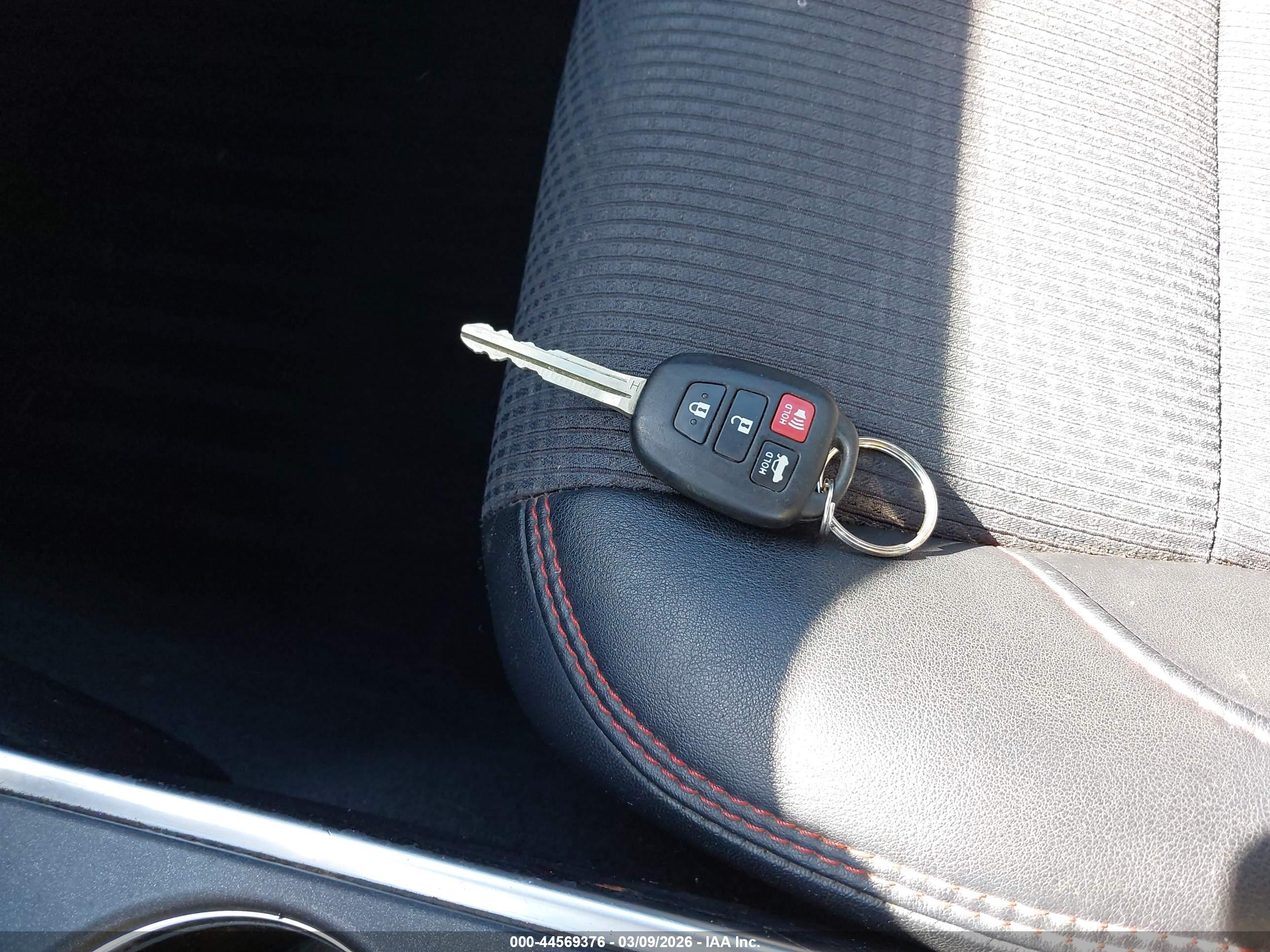 TOYOTA CAMRY image 11