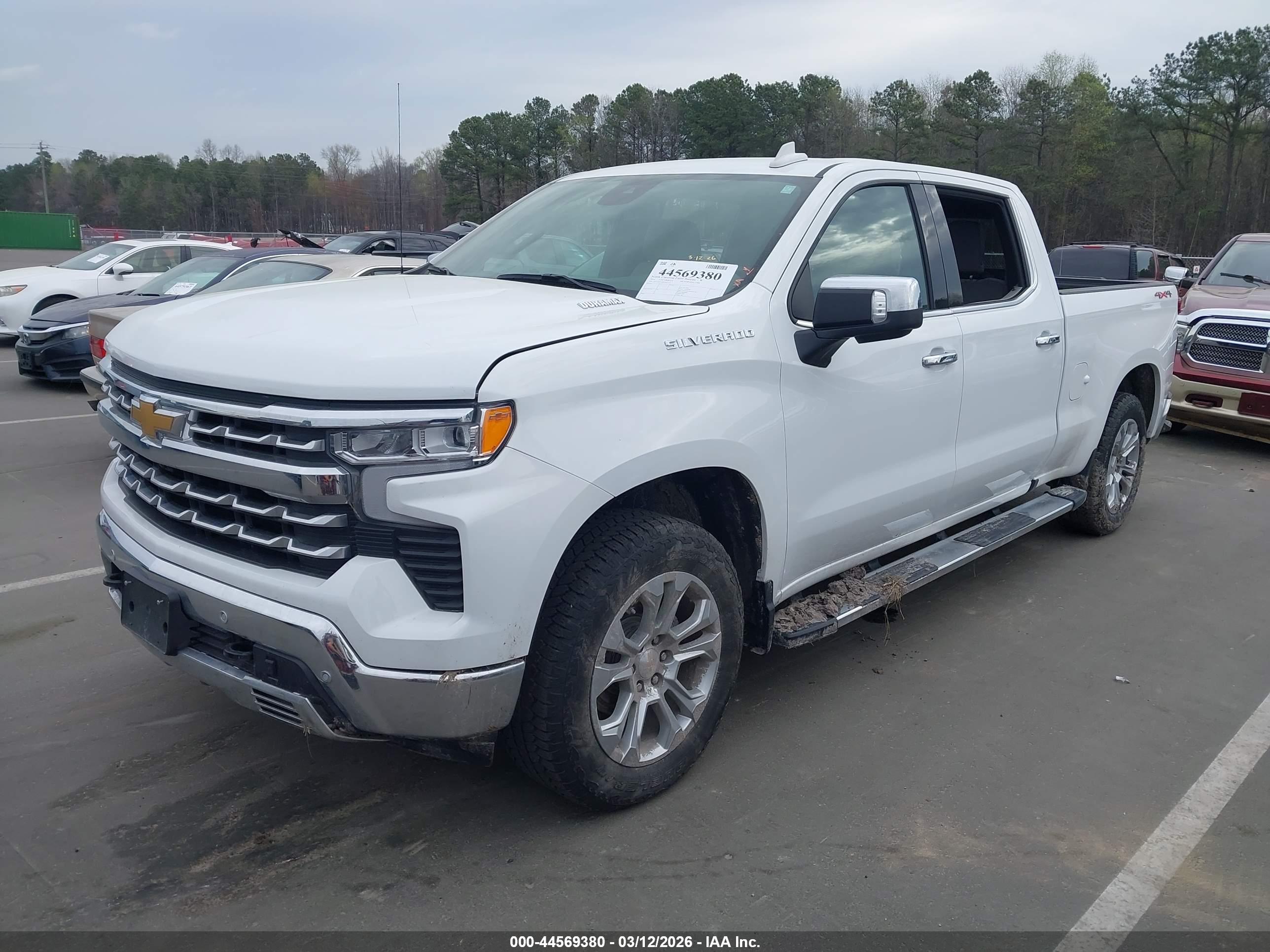 CHEVROLET SILVERADO image 2