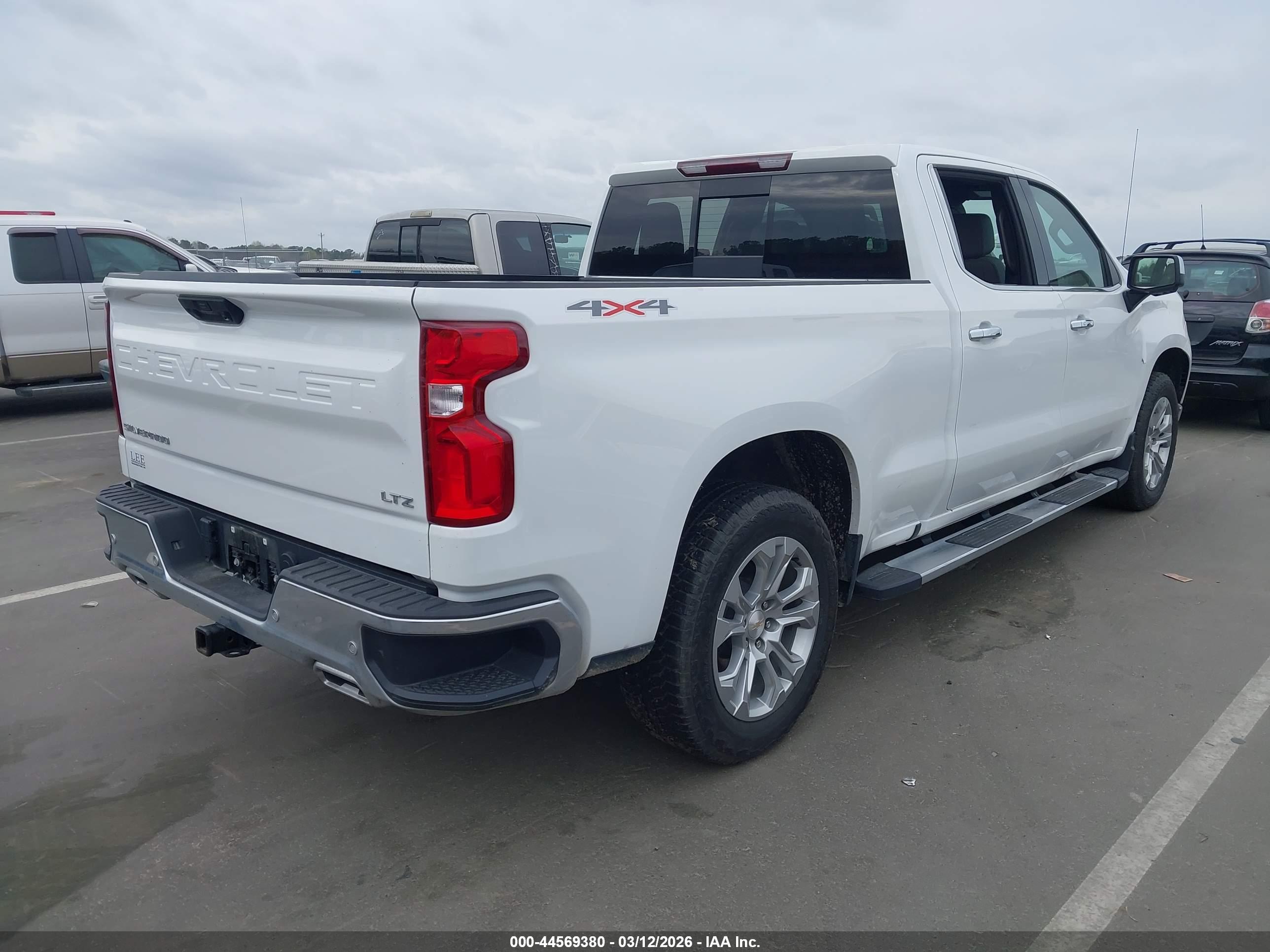 CHEVROLET SILVERADO image 4