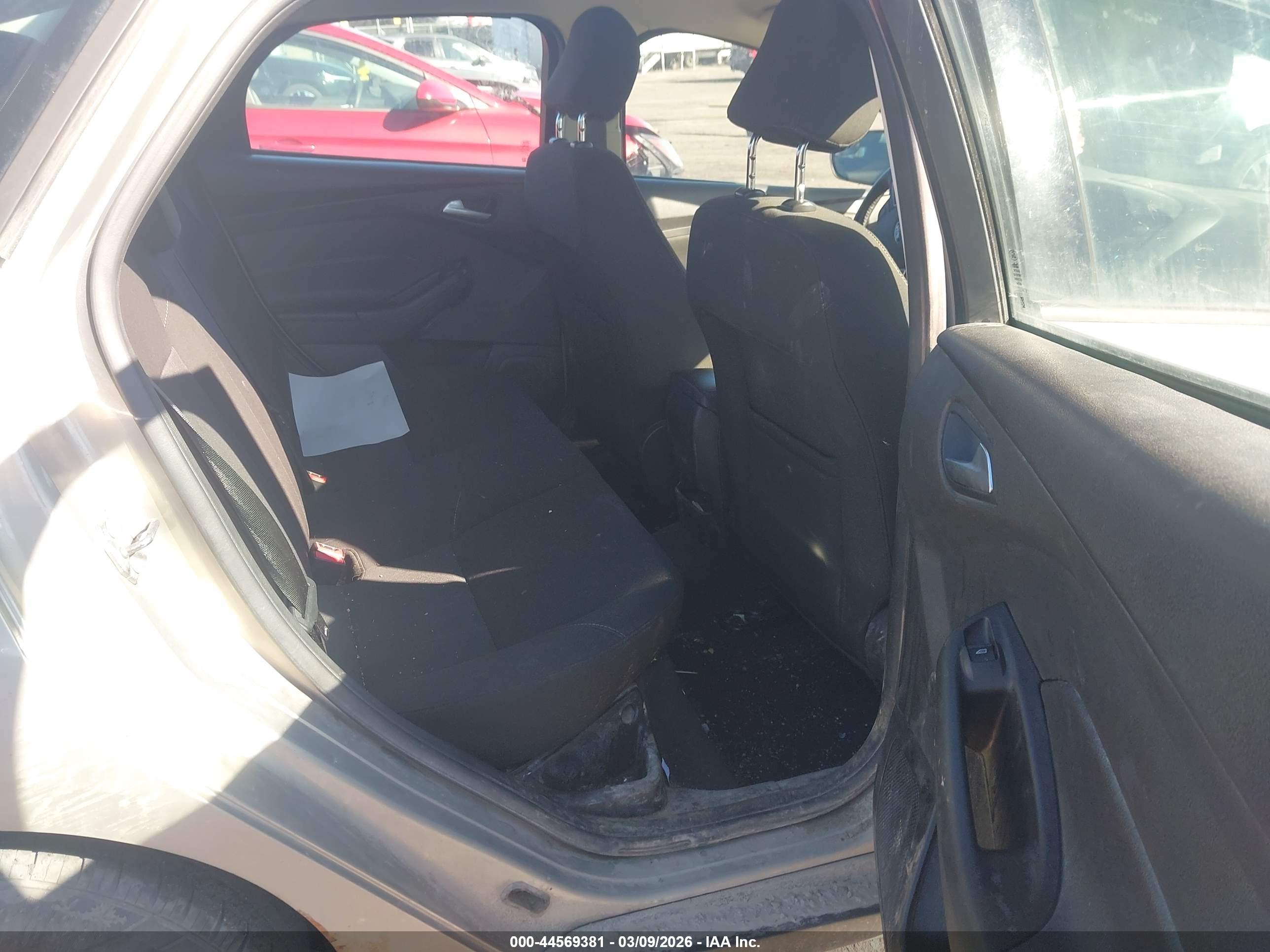 FORD FOCUS image 8