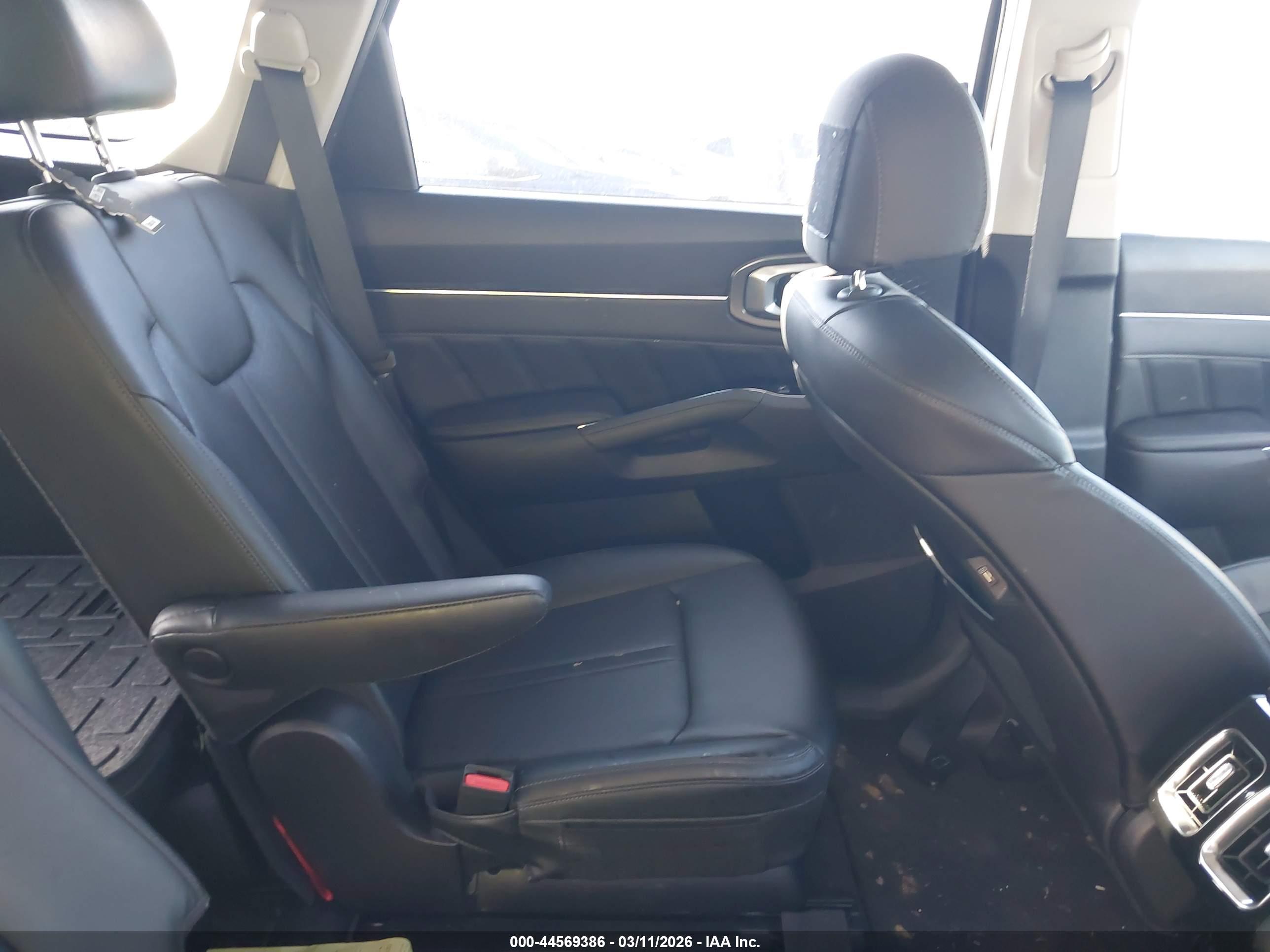 KIA SORENTO image 8