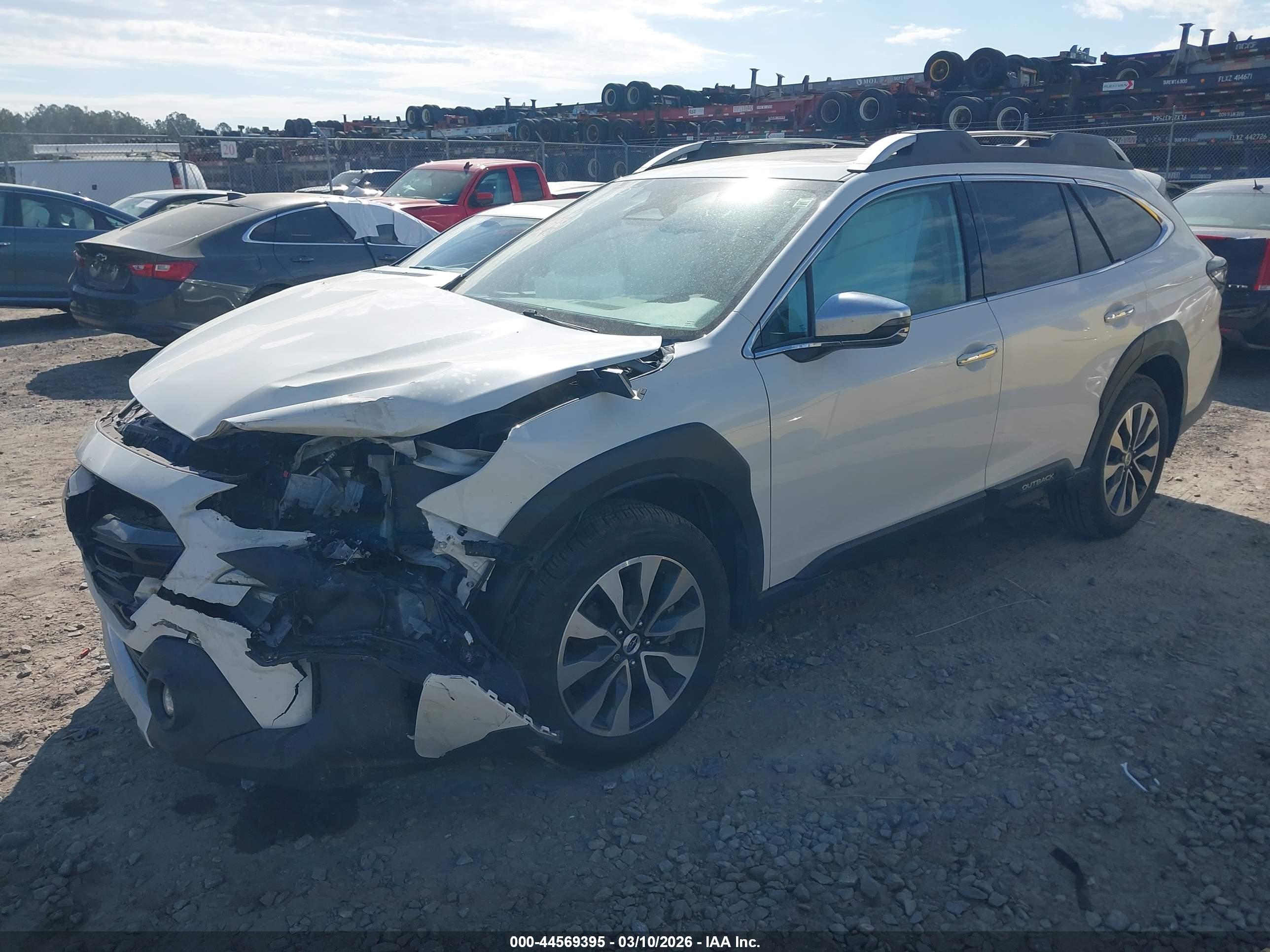 SUBARU OUTBACK image 2